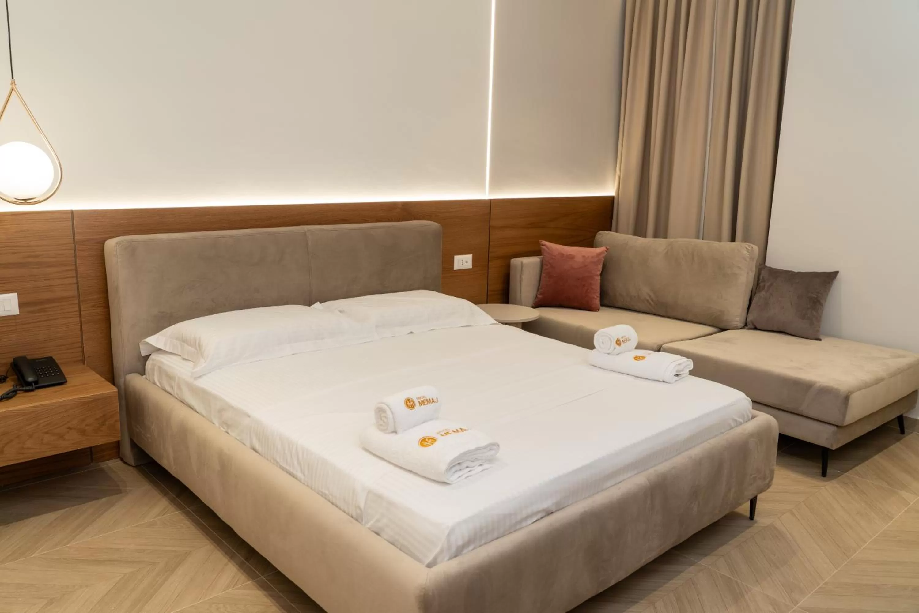 Living room, Bed in Hotel Memaj