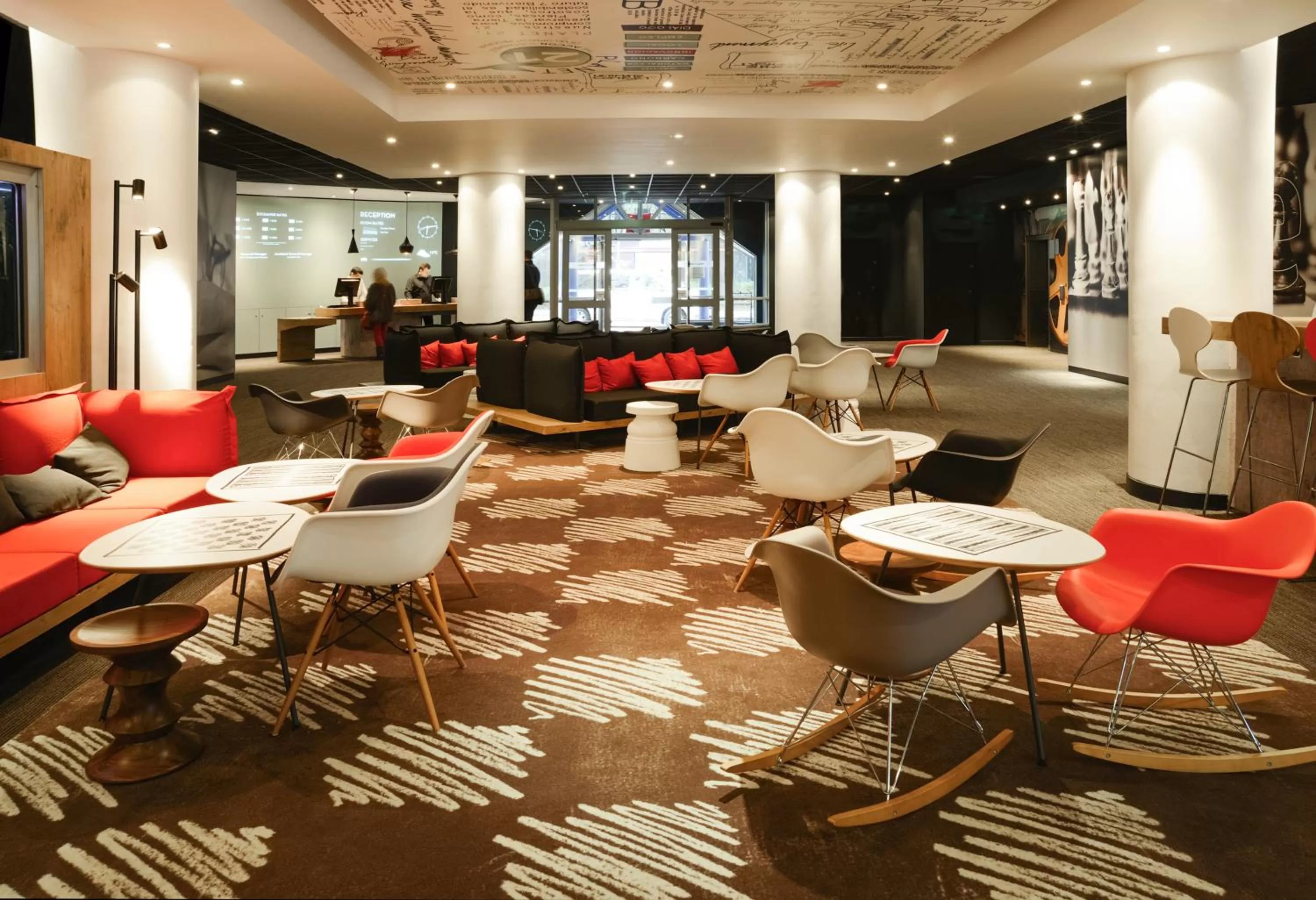 Lounge or bar in ibis Portsmouth