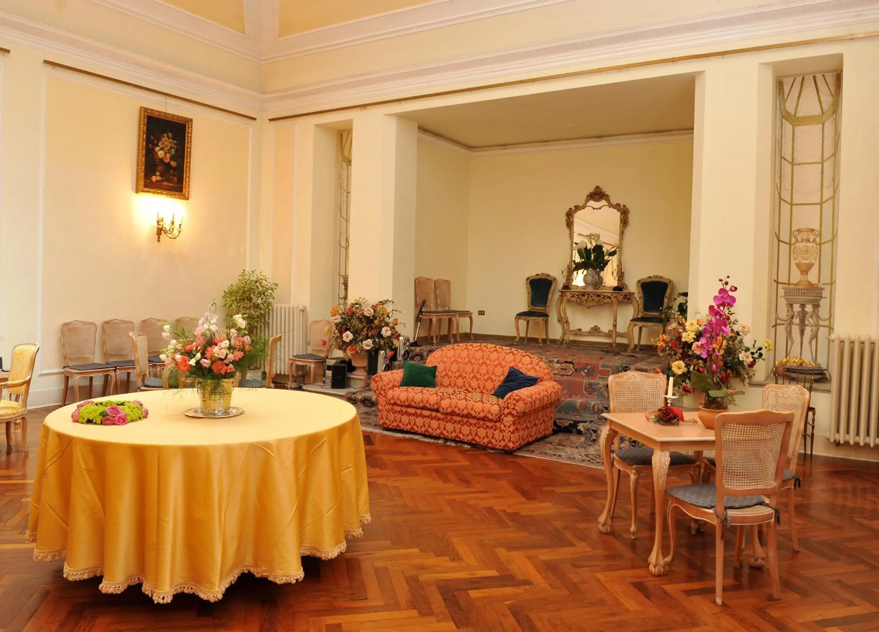 Communal lounge/ TV room, Banquet Facilities in Grande Albergo Quattro Stagioni