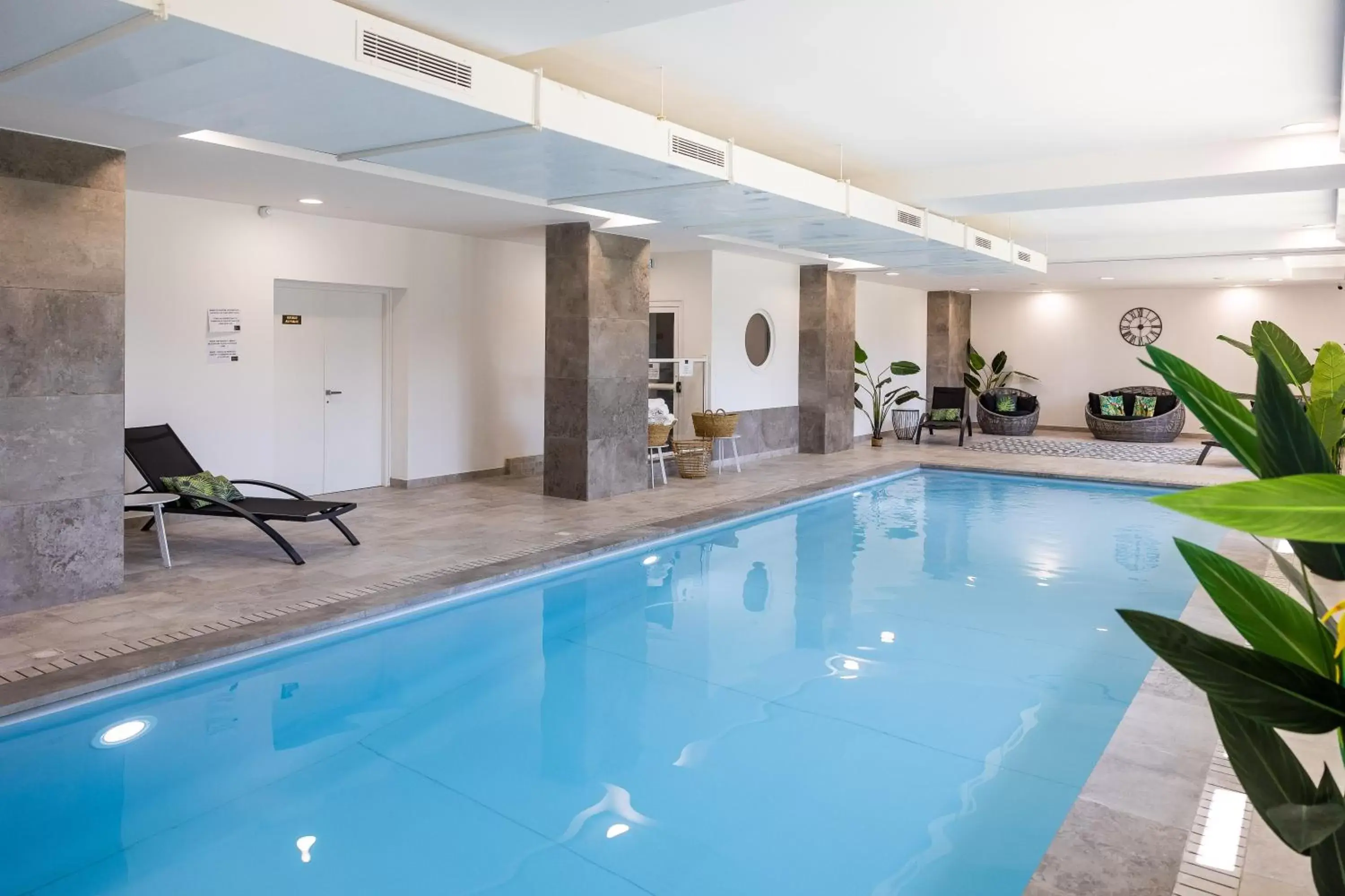 Swimming Pool in Hôtel Le Bastia