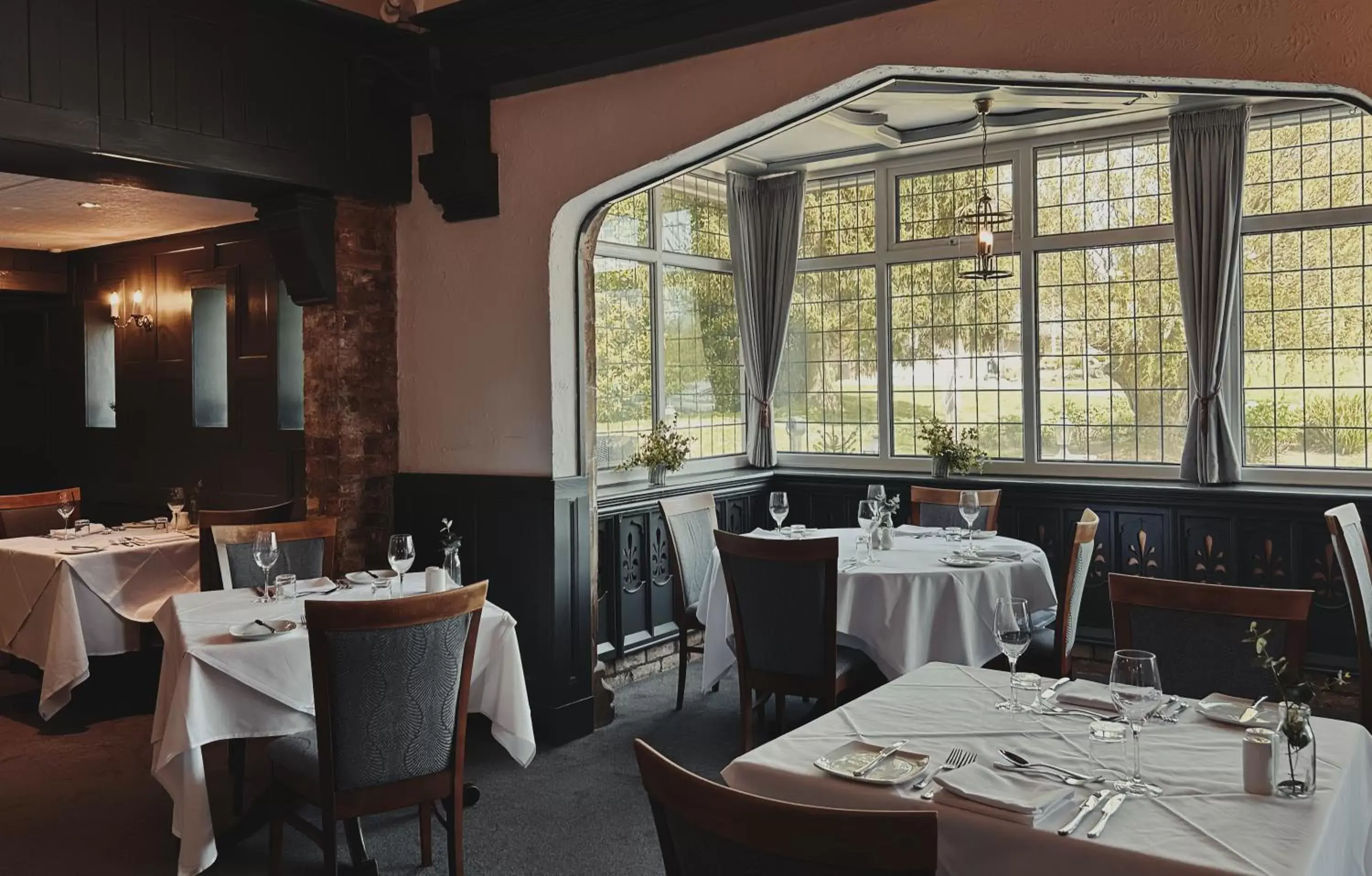 Restaurant/places to eat in Cave Castle Hotel Restaurant/places to eat in Cave Castle Hotel