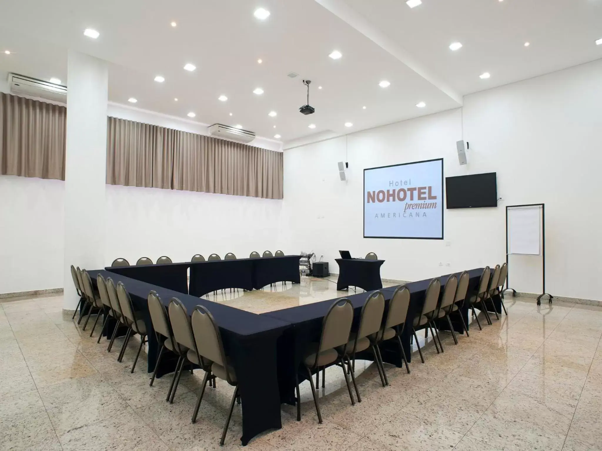 Meeting/conference room in Nohotel Premium Americana