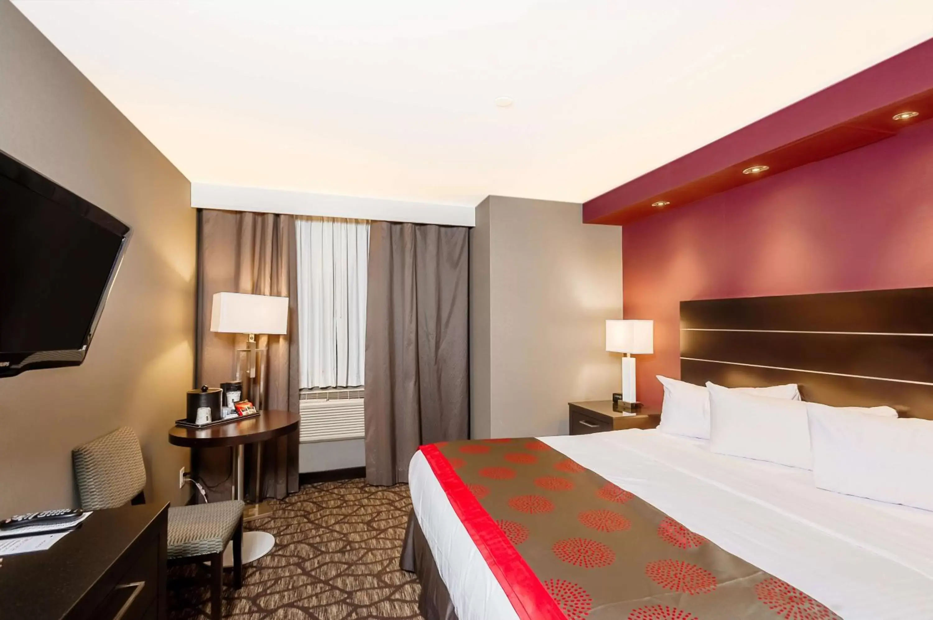 Photo of the whole room, Bed in Ramada by Wyndham Niagara Falls by the River