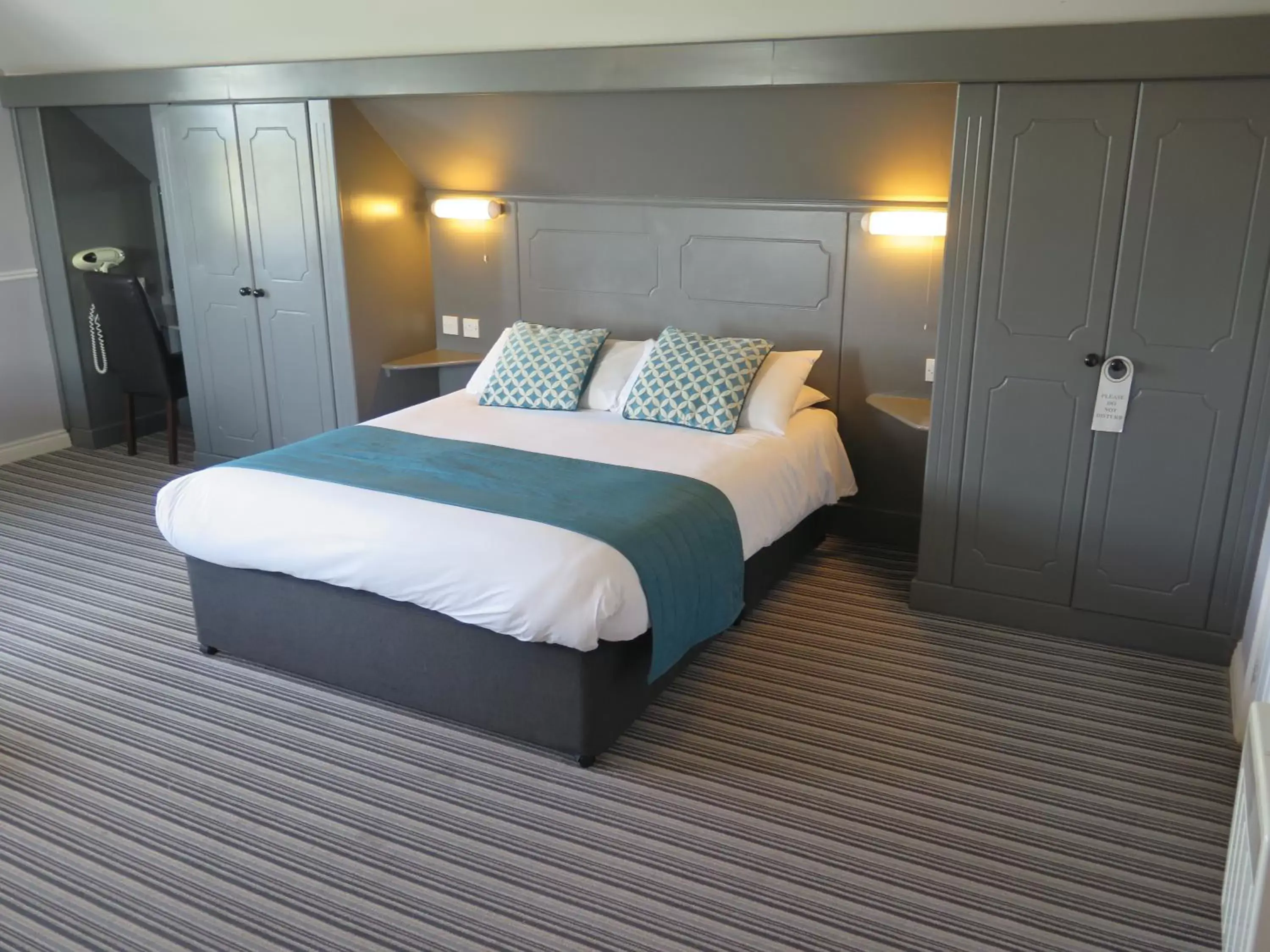 Bedroom, Bed in Oyster Fleet Hotel