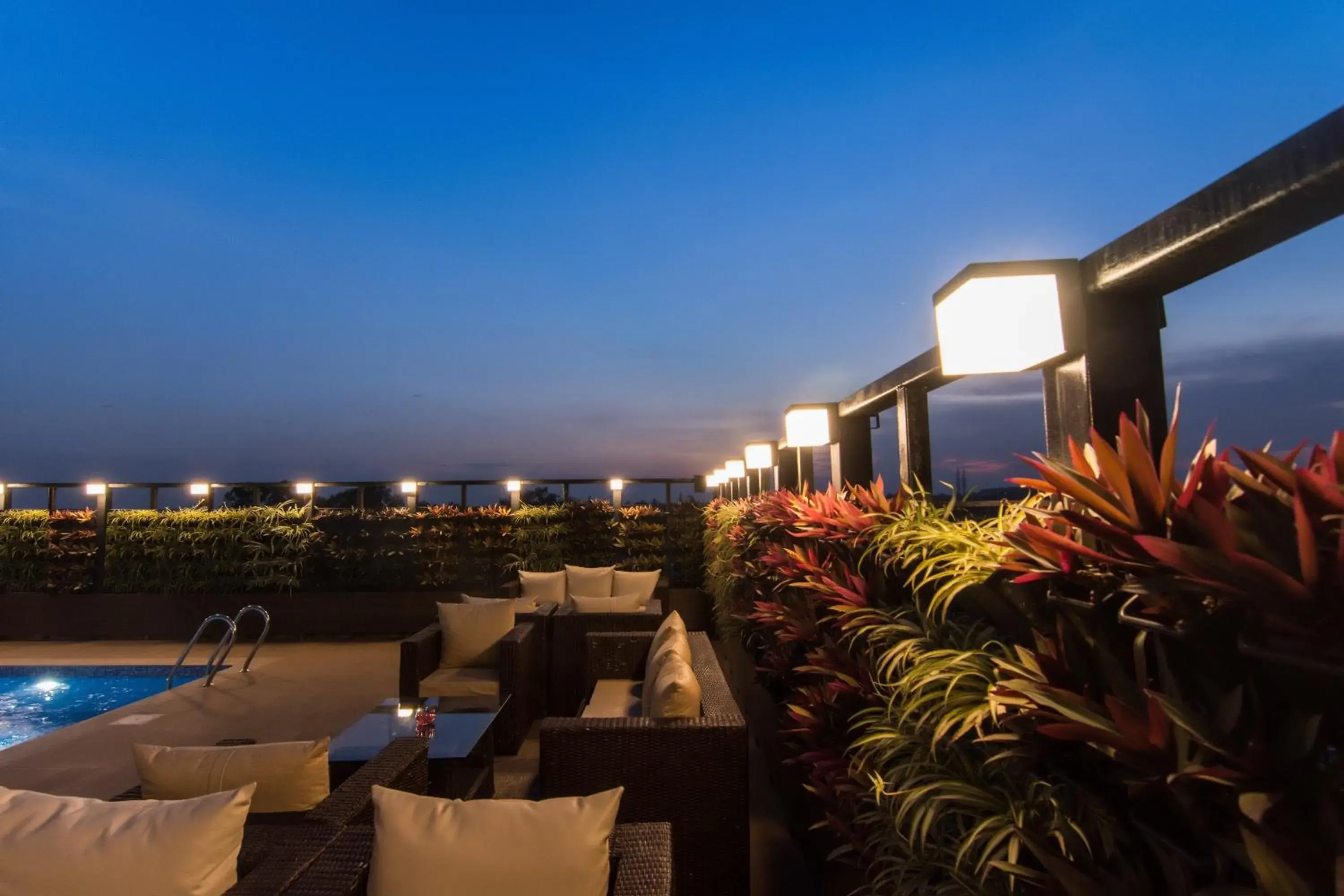 Swimming pool in Roopa Elite Swimming pool in Roopa Elite