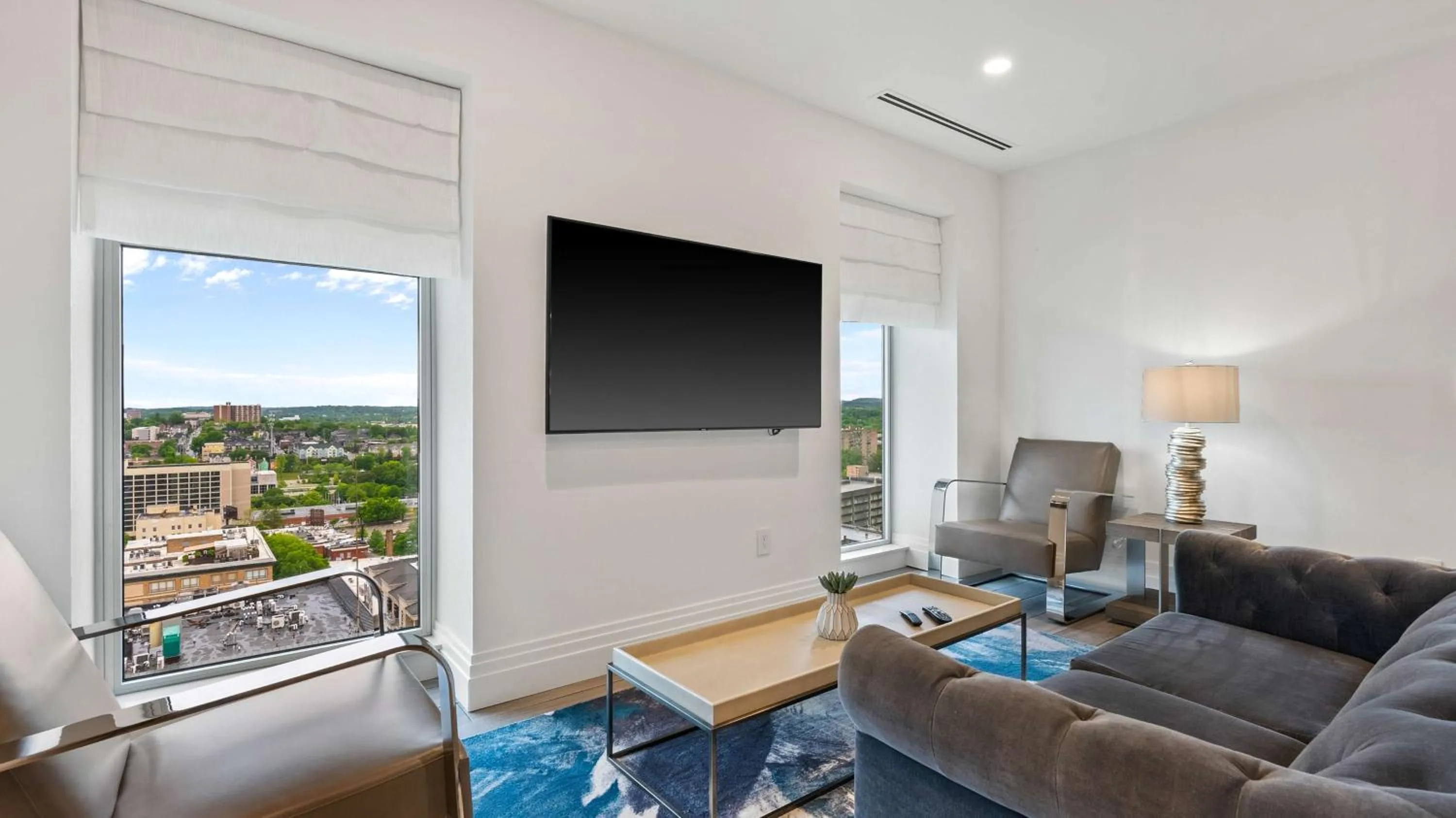 Living room in Embassy Suites By Hilton Knoxville Downtown