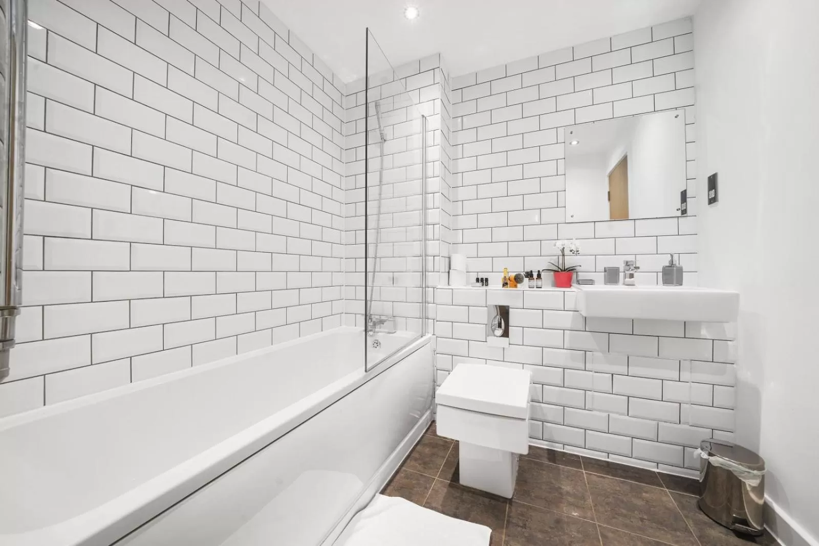 Shower, Bathroom in Onyx O2 Arena Brindley Place Broad Street Large Spacious Apartment
