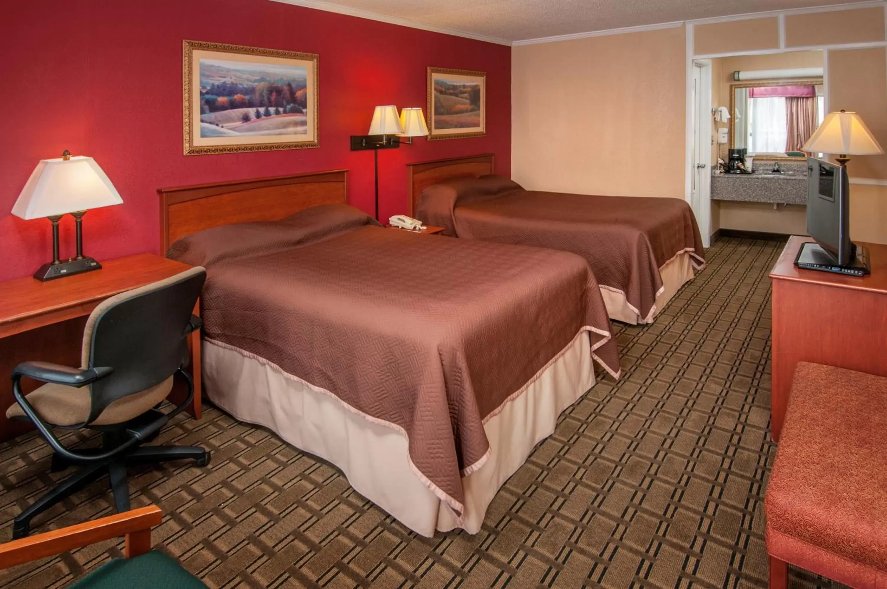 Photo of the whole room, Bed in Travelodge by Wyndham Beckley