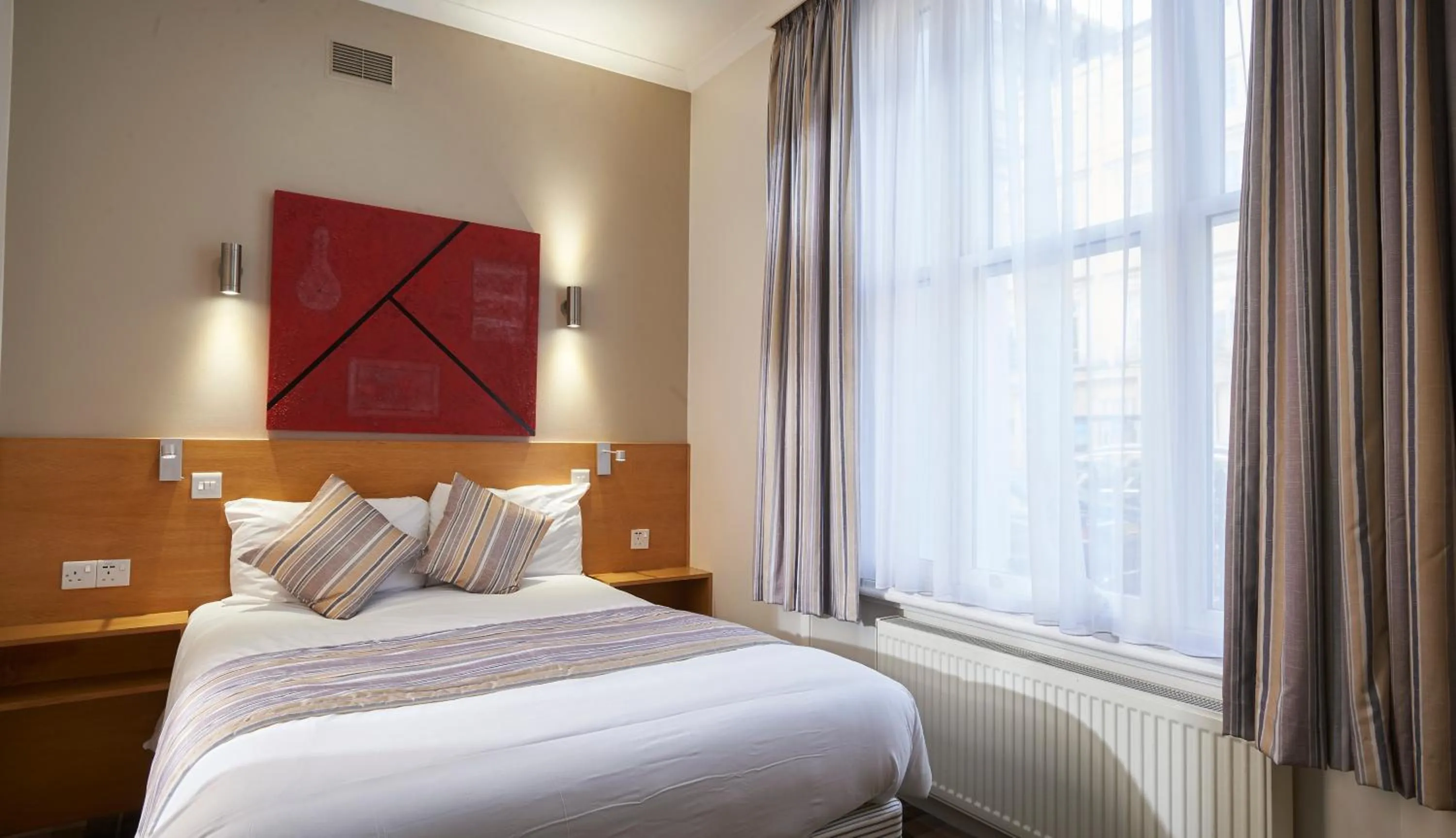 Bedroom, Bed in Luna And Simone Hotel