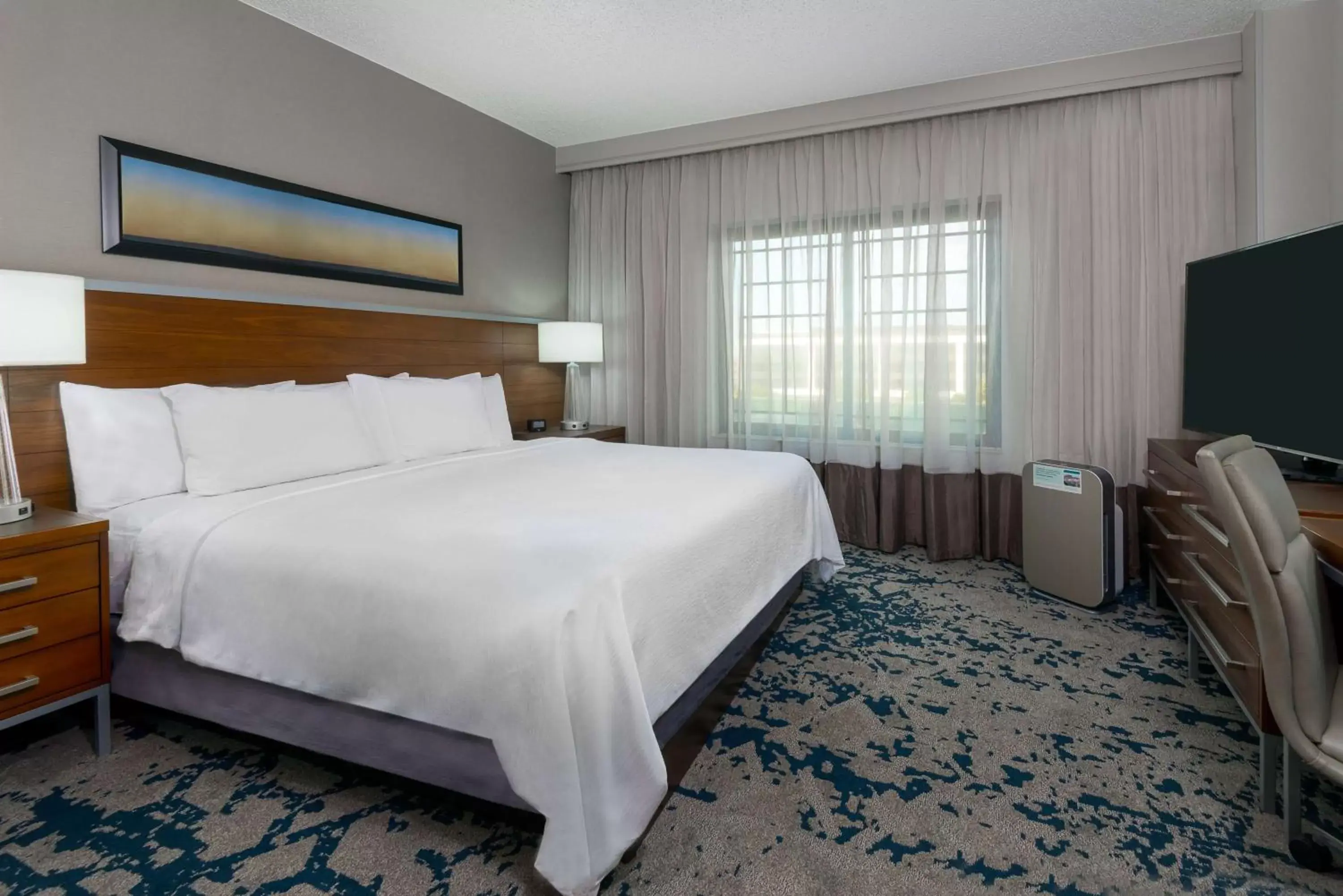 Bed in Embassy Suites Dallas - DFW Airport North