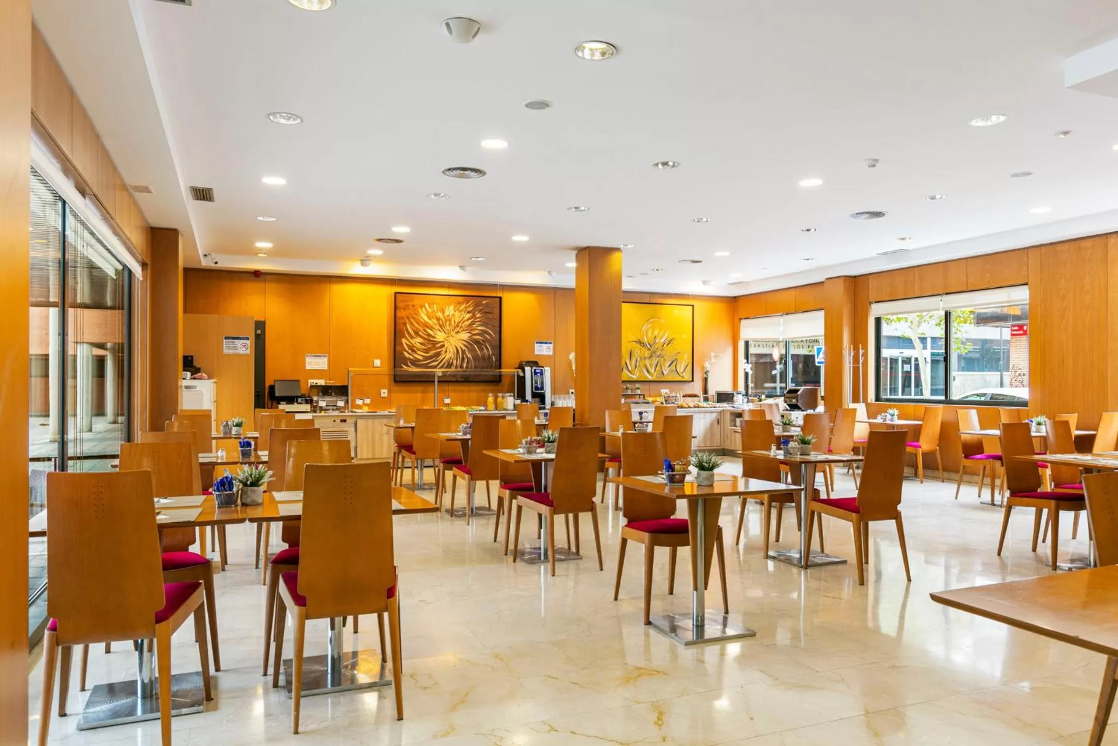 Restaurant/places to eat in Globales de los Reyes