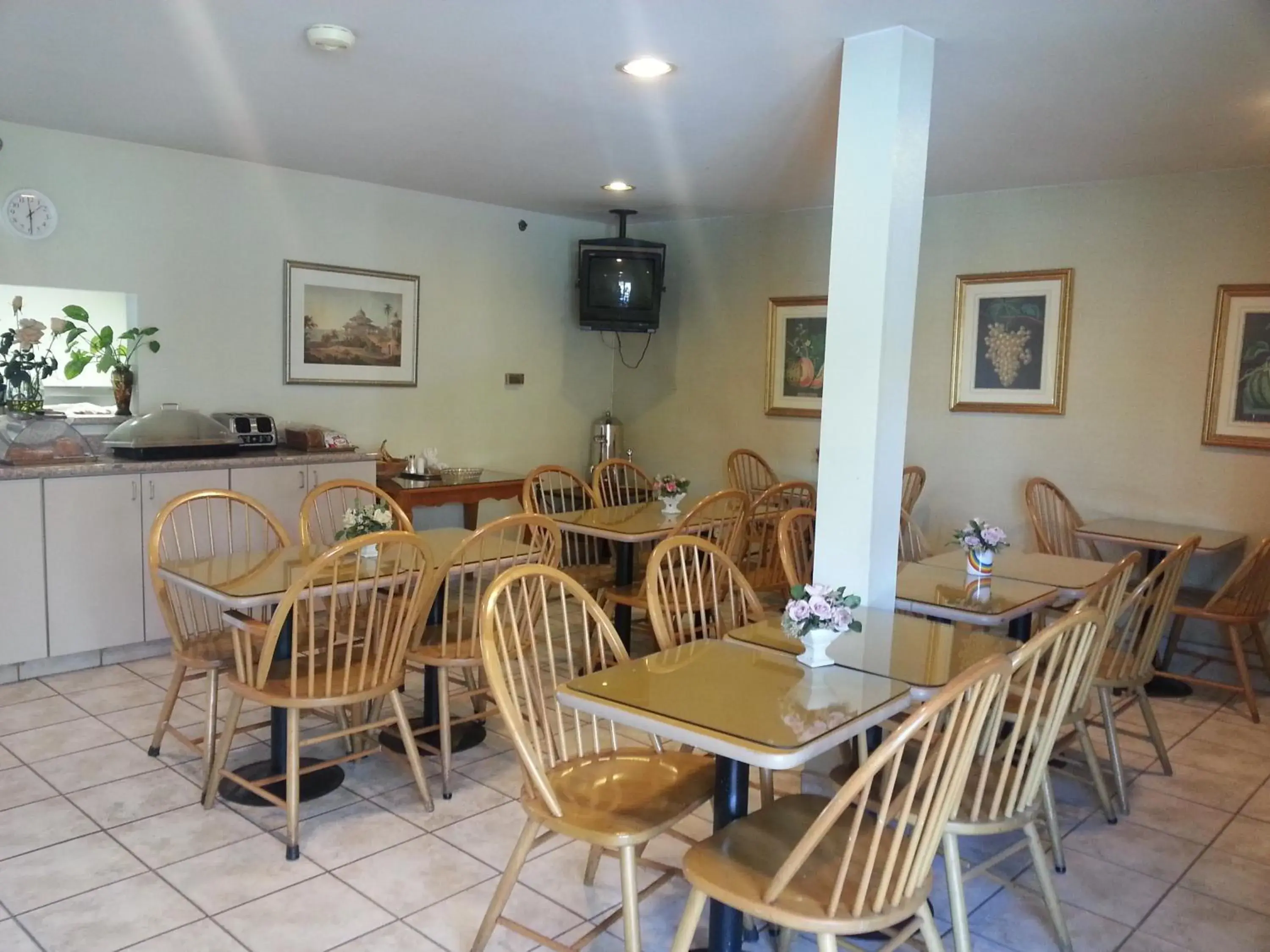 Breakfast, Restaurant/Places to Eat in Motel 6 Anaheim Hills, CA