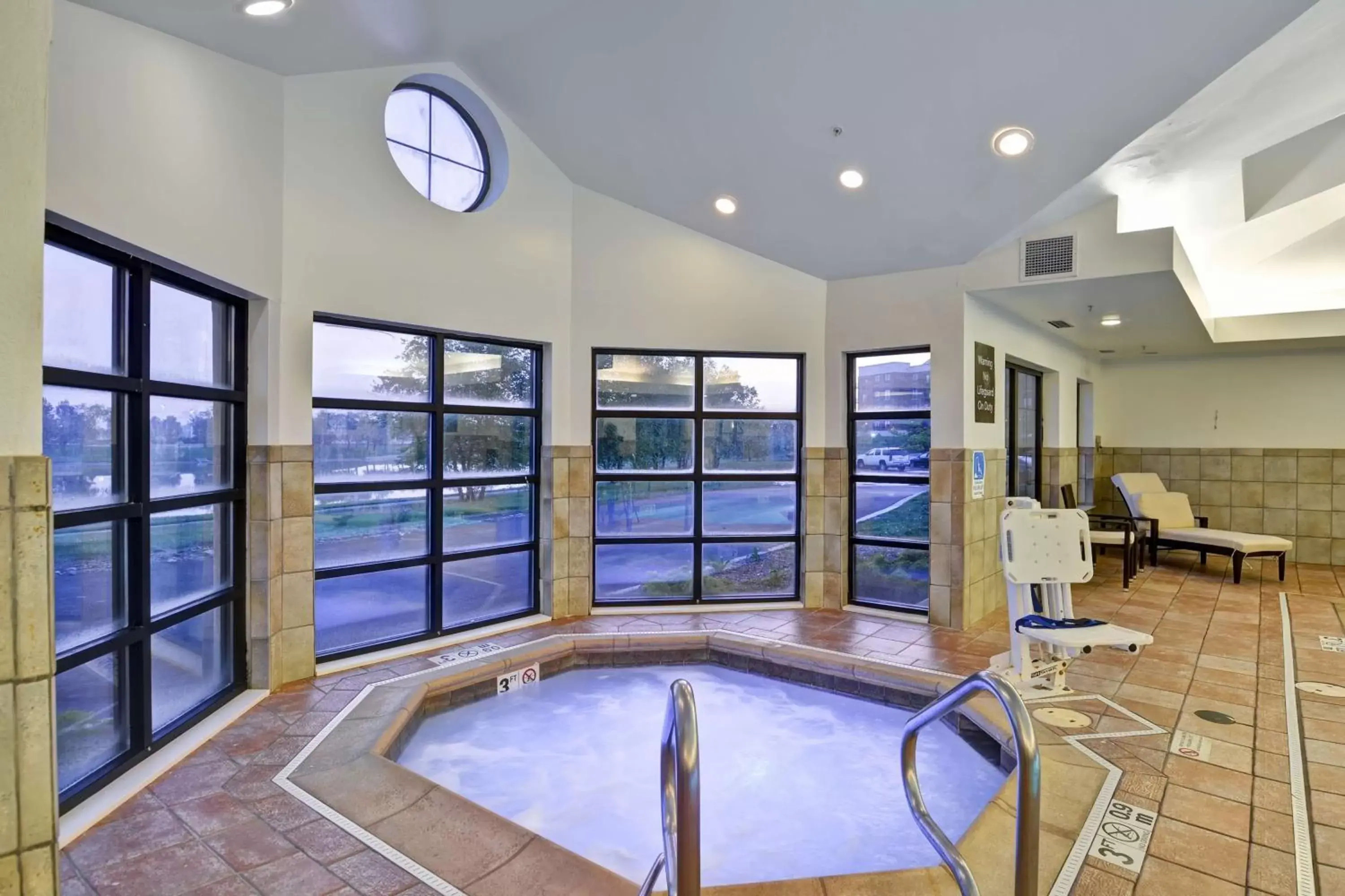 Hot Tub, Swimming Pool in Homewood Suites by Hilton Aurora Naperville