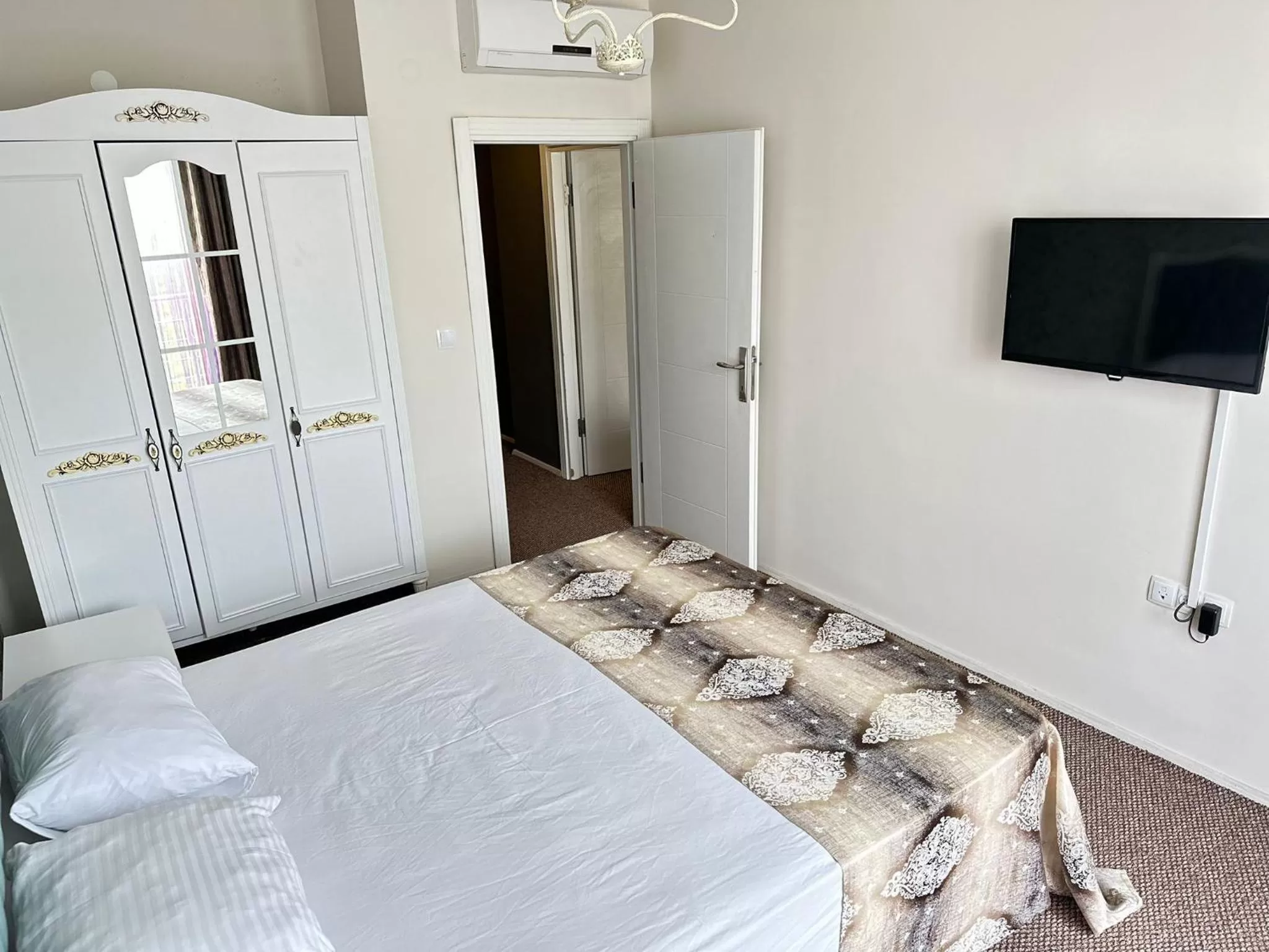 Bed in Bikka&Asell Suite Hotel