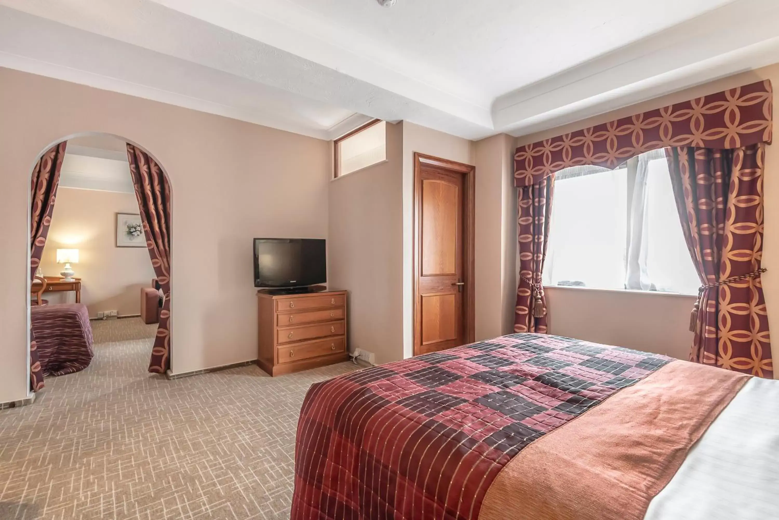 Suite with Balcony in Coppid Beech Suite with Balcony in Coppid Beech