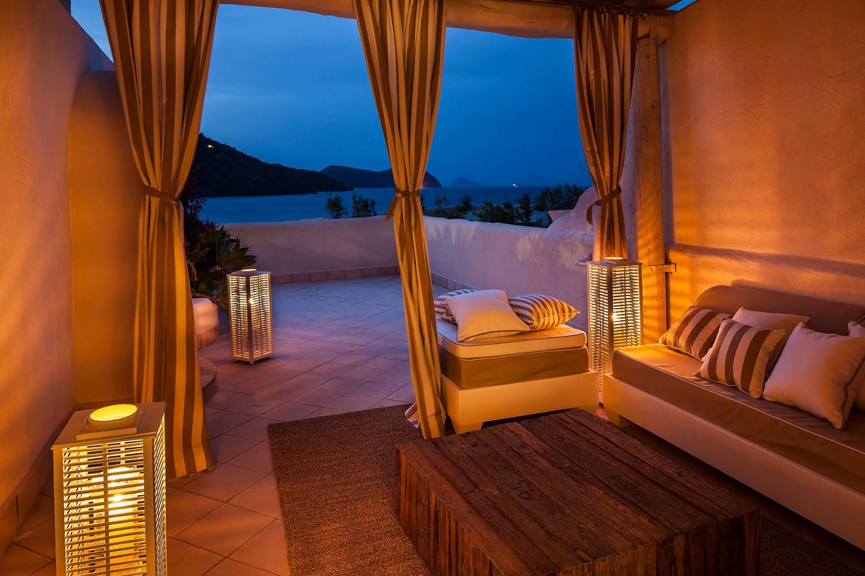 Balcony/Terrace, Bed in Therasia Resort Sea and SPA - The Leading Hotels of the World