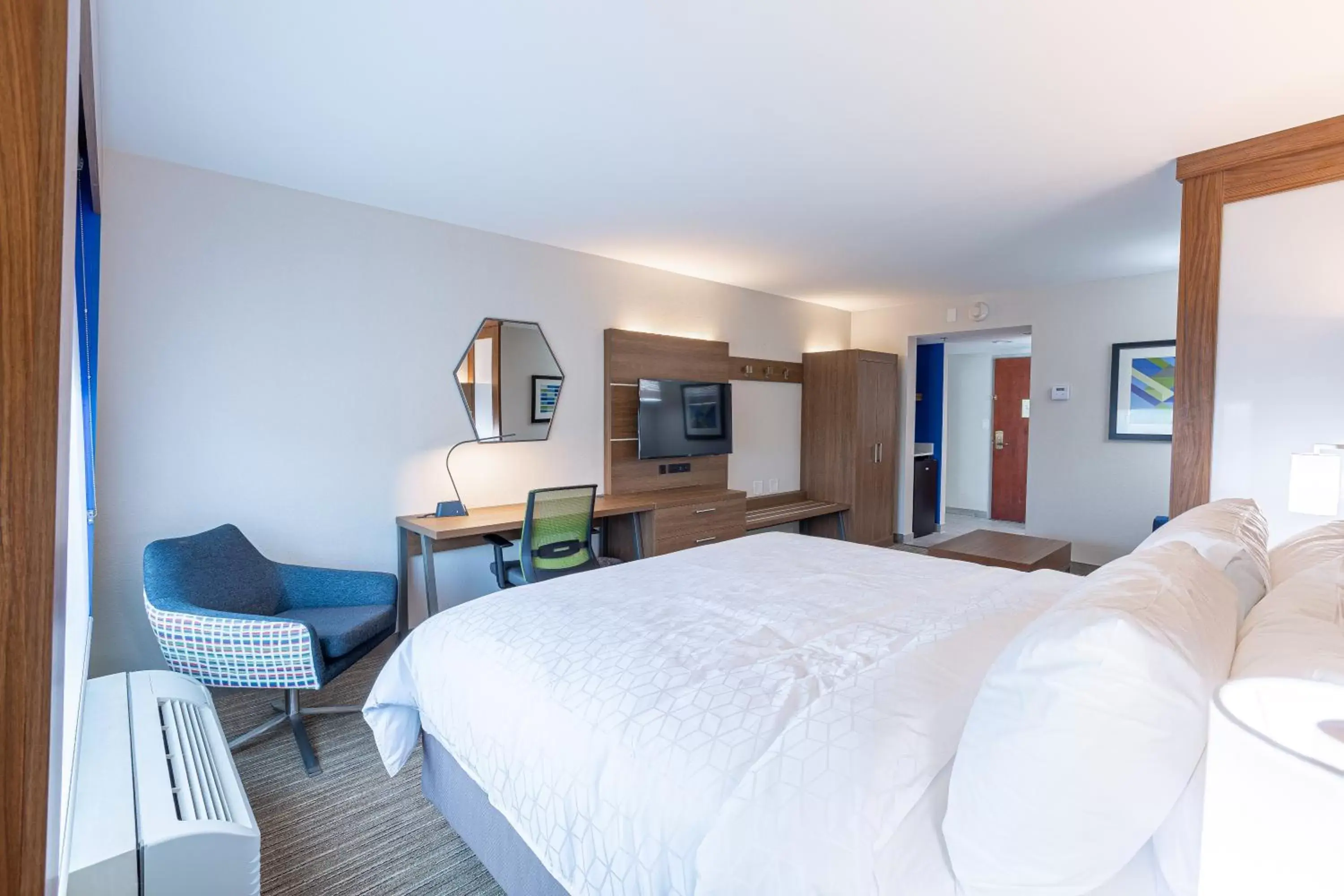 Bedroom, Bed in Holiday Inn Express & Suites Arlington North – Stadium Area, an IHG Hotel