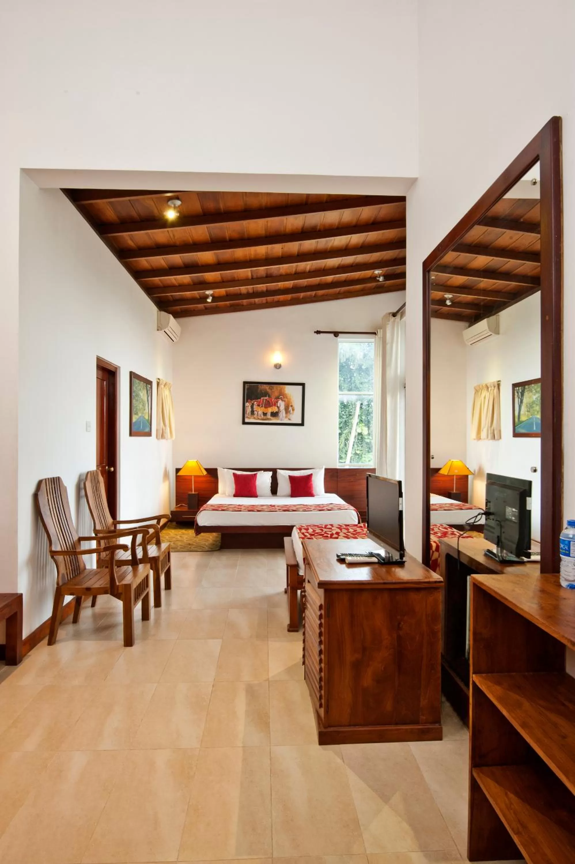 Bedroom, Bed in Hotel See Kandy