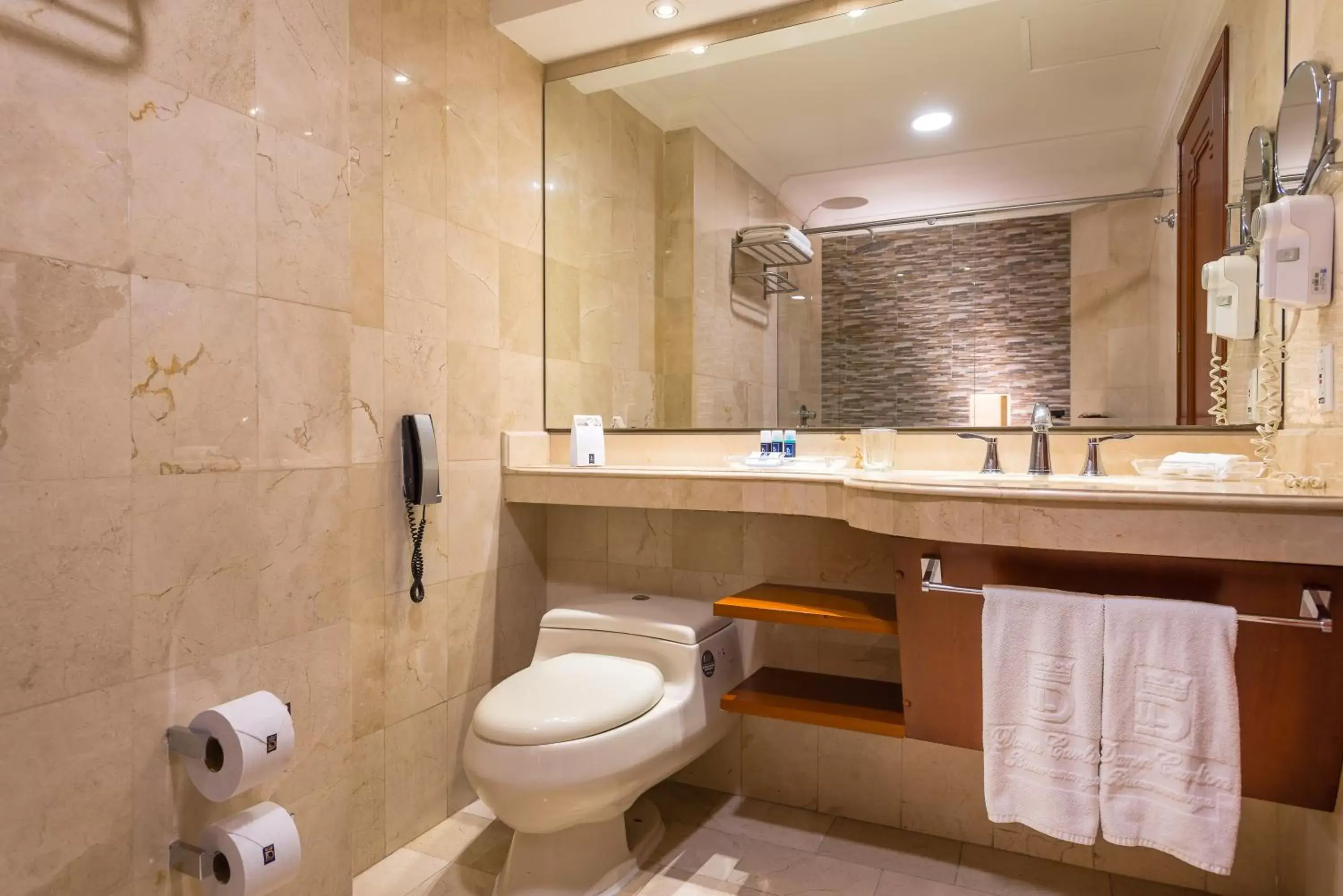 Bathroom in Hotel Dann Carlton Bucaramanga