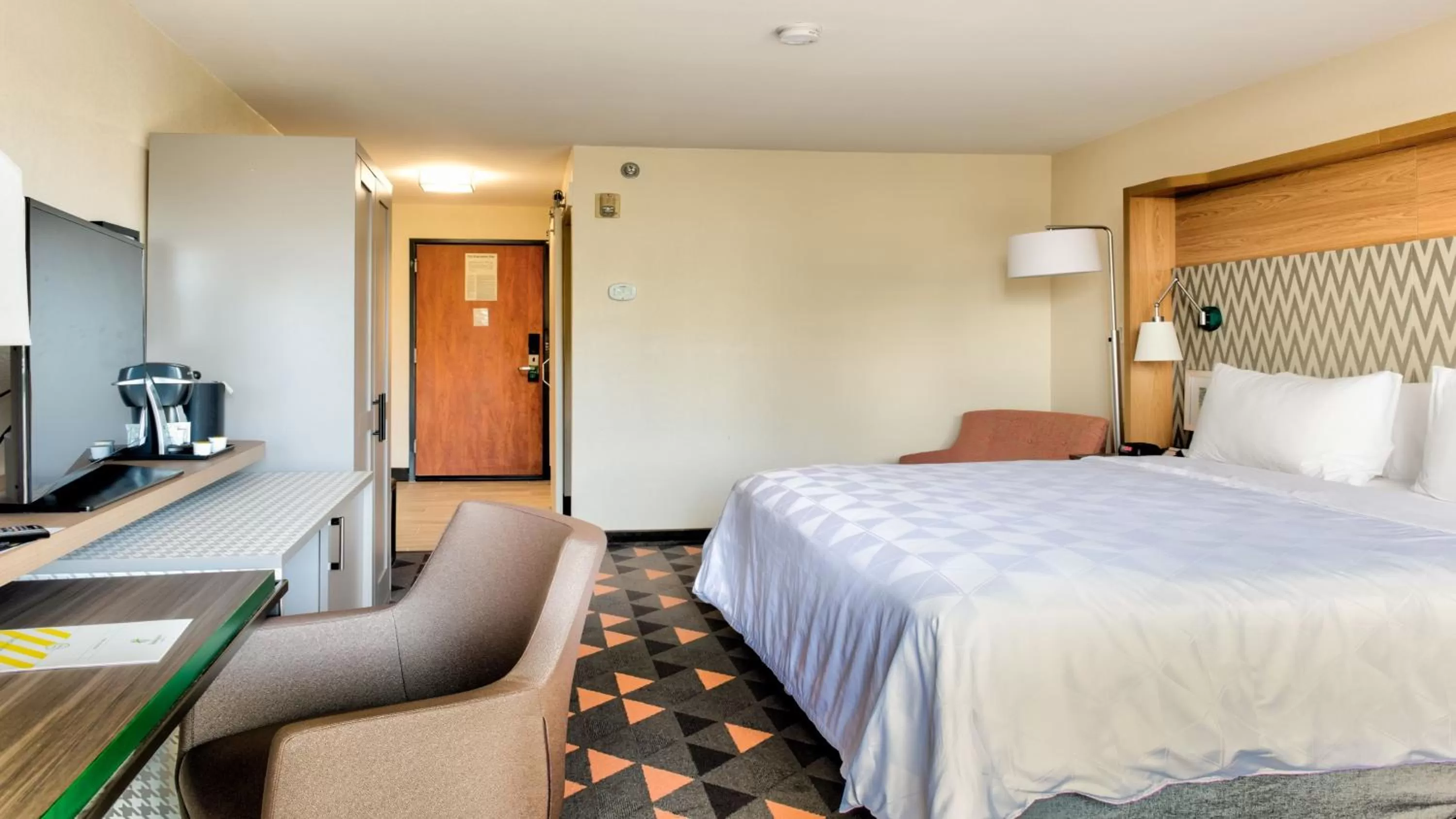 Photo of the whole room, Bed in Holiday Inn Phoenix-Mesa Chandler by IHG