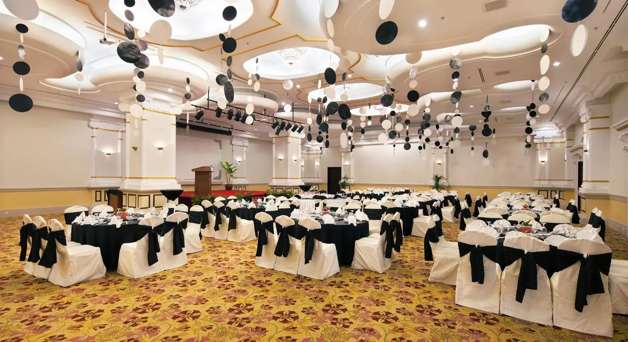 Restaurant/places to eat in The Bayview Beach Resort Restaurant/places to eat in The Bayview Beach Resort