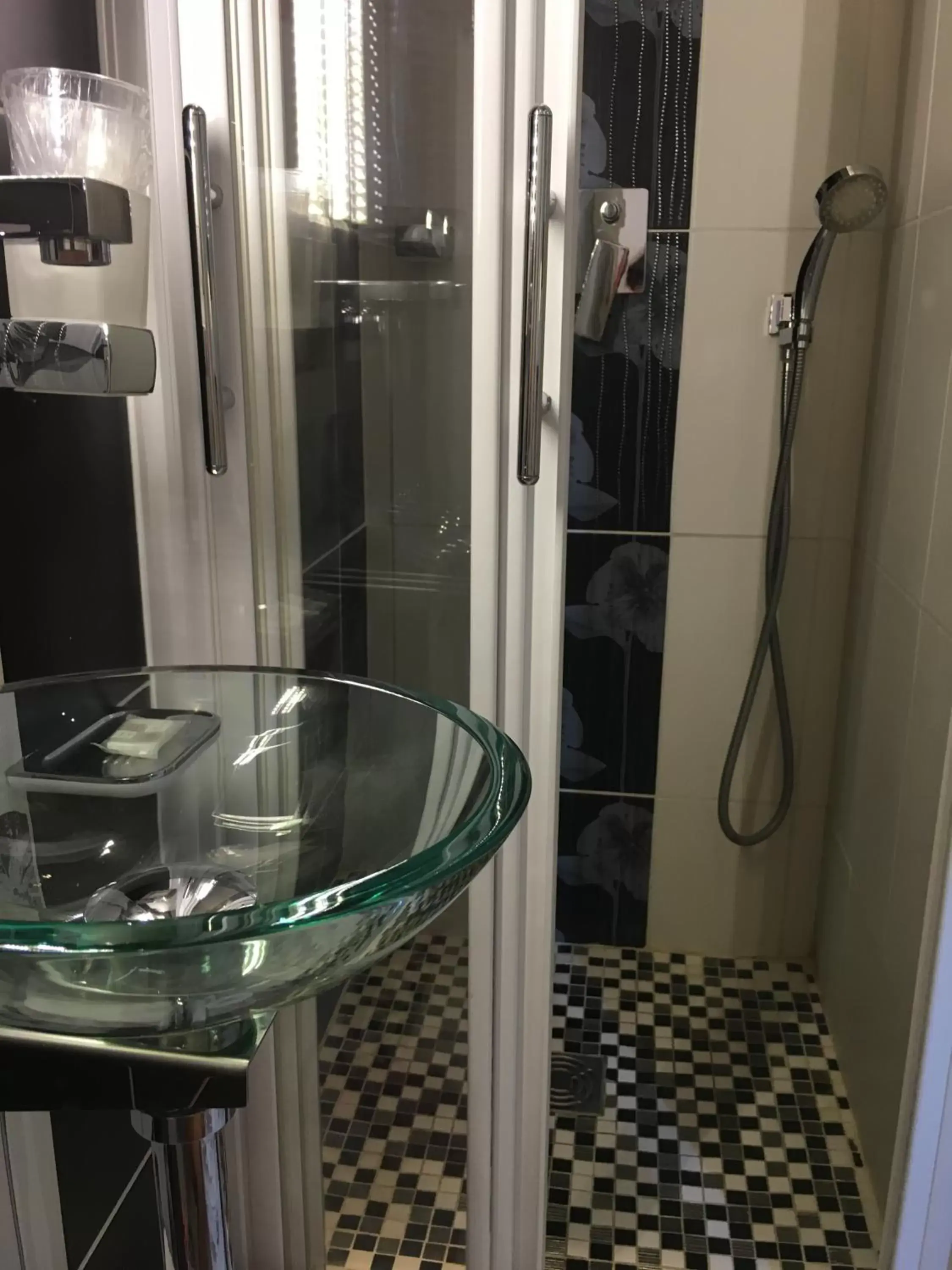 Bathroom in Idéal Séjour - Hôtel de Charme et Atypique