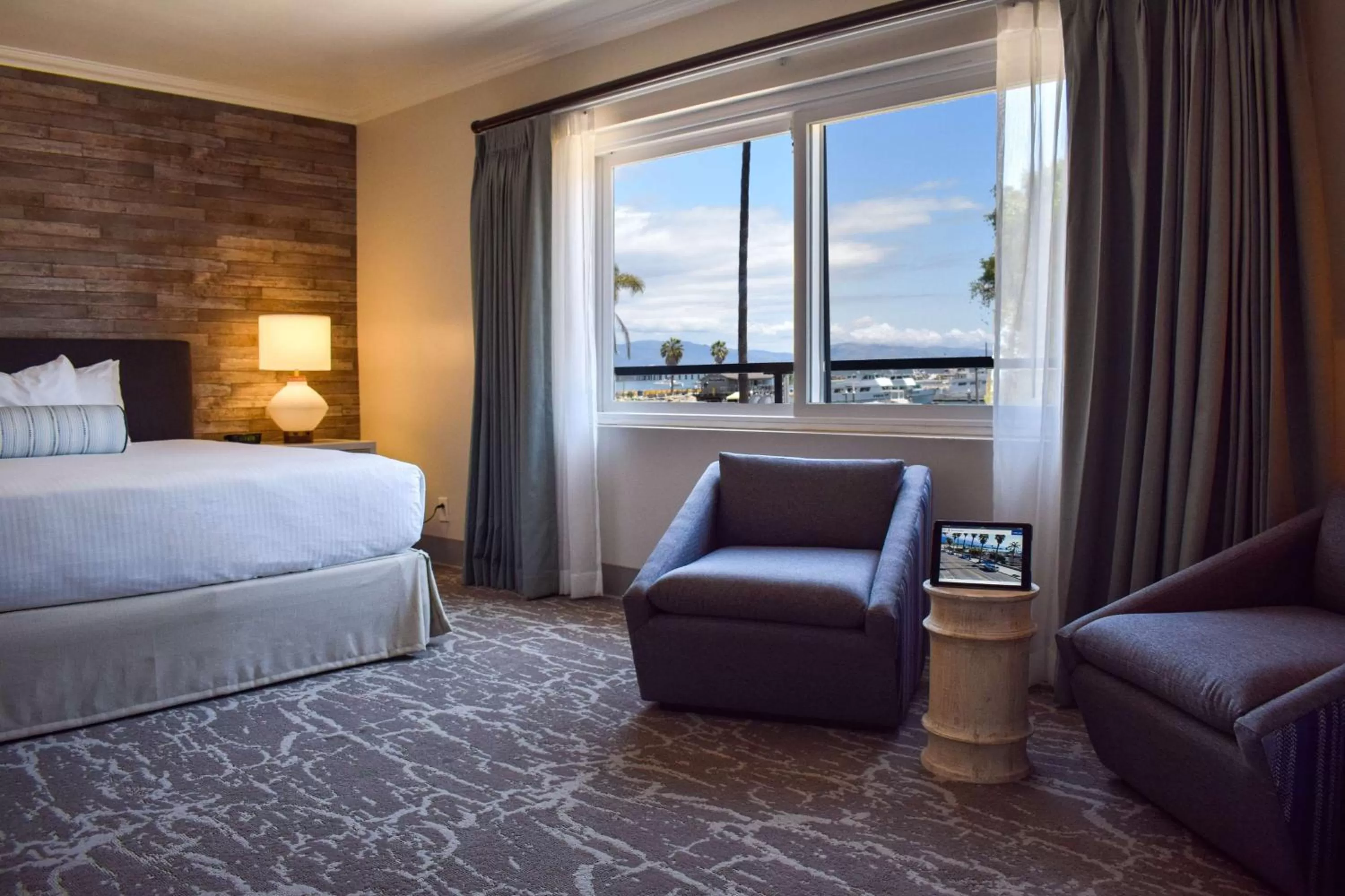 Photo of the whole room, Bed in Beachside Inn