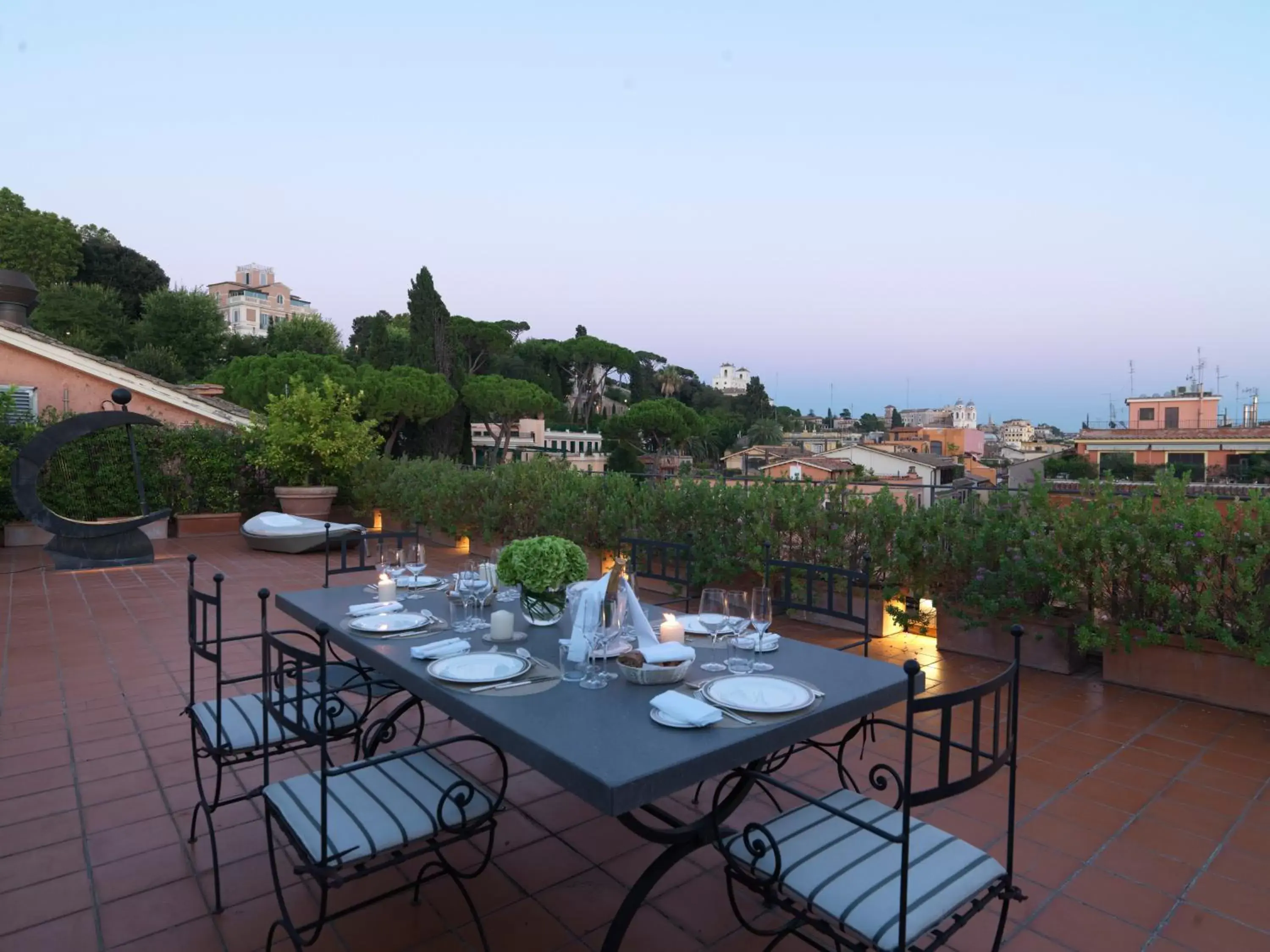 Balcony/Terrace, Restaurant/Places to Eat in Rocco Forte Hotel de Russie