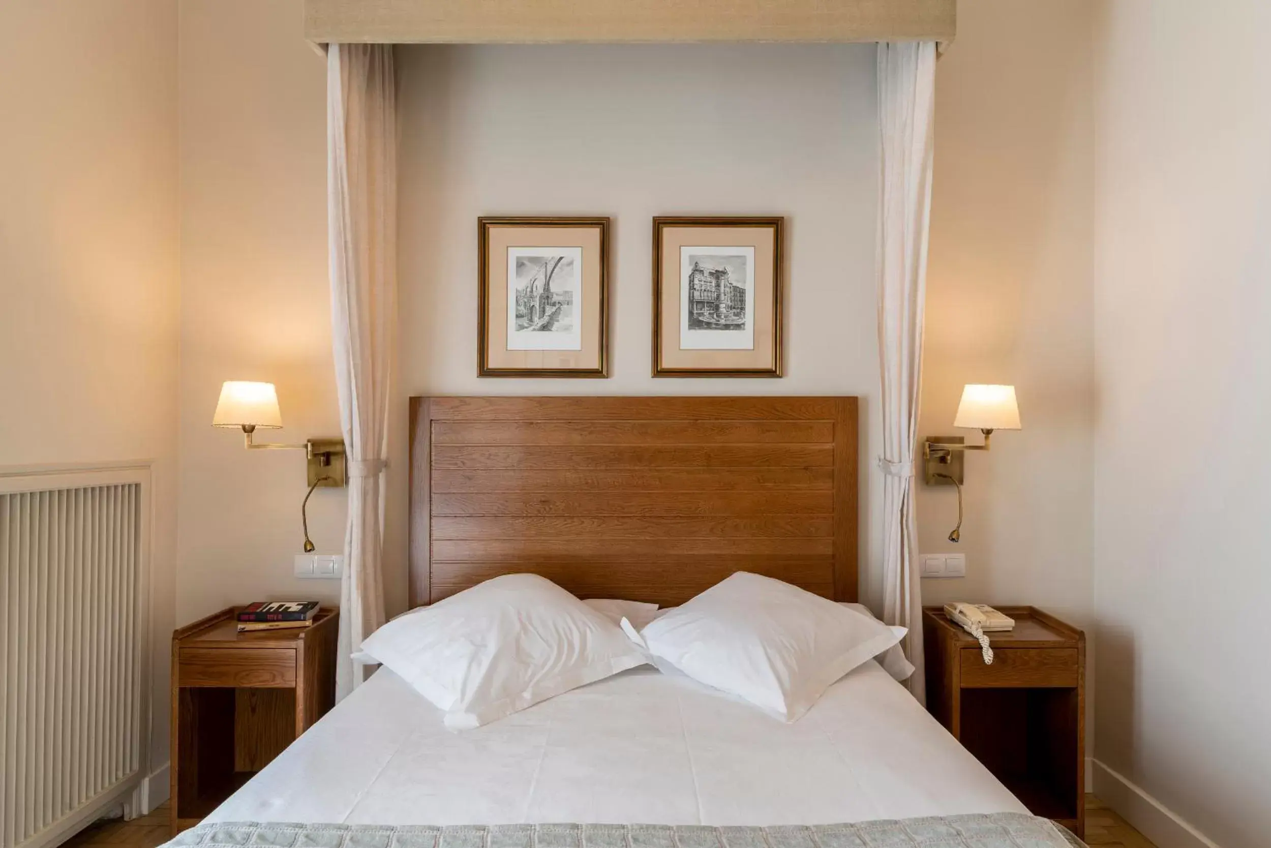 Bedroom, Bed in Parador de Teruel