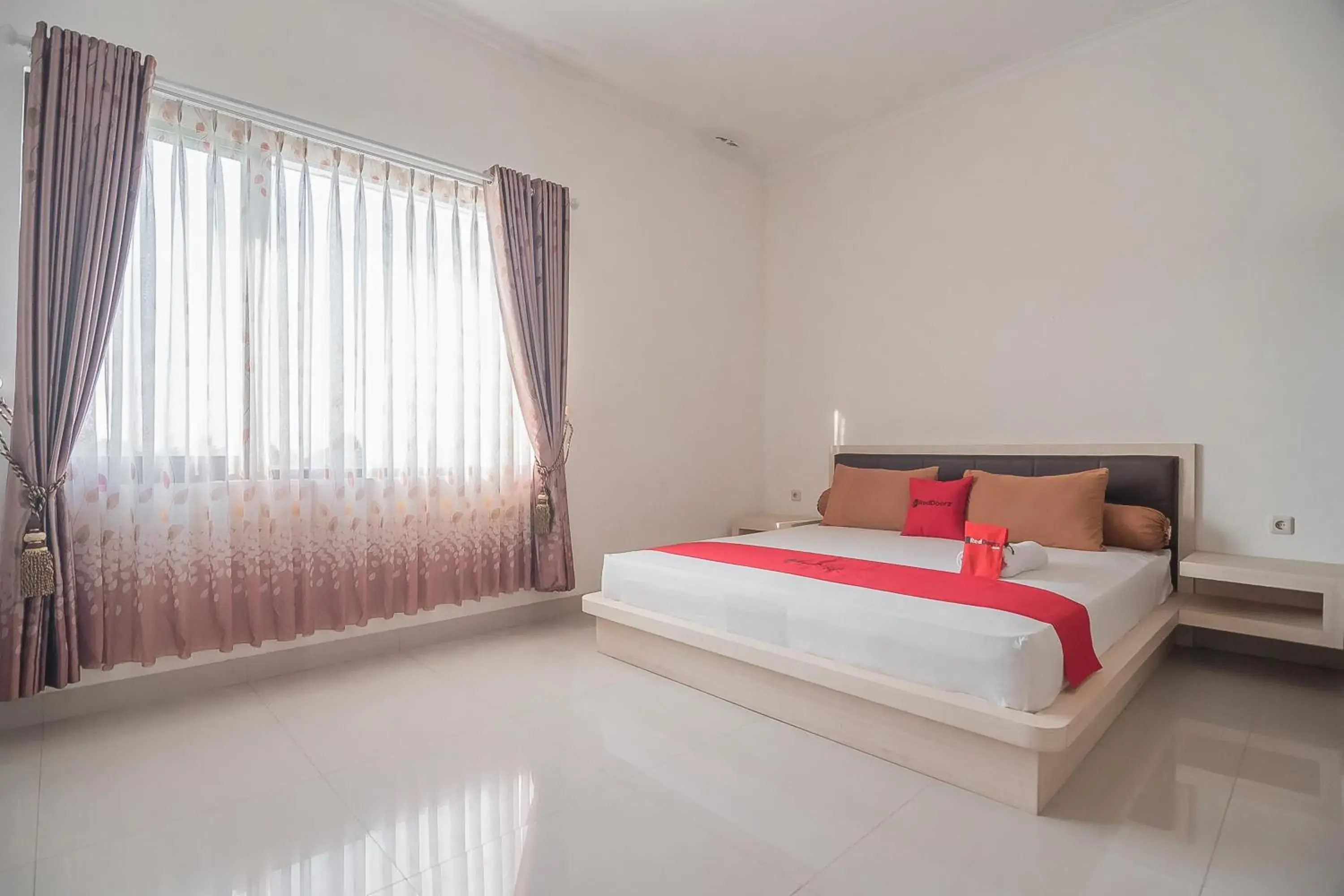 Suite in RedDoorz Syariah @ Sarongge Cianjur Suite in RedDoorz Syariah @ Sarongge Cianjur