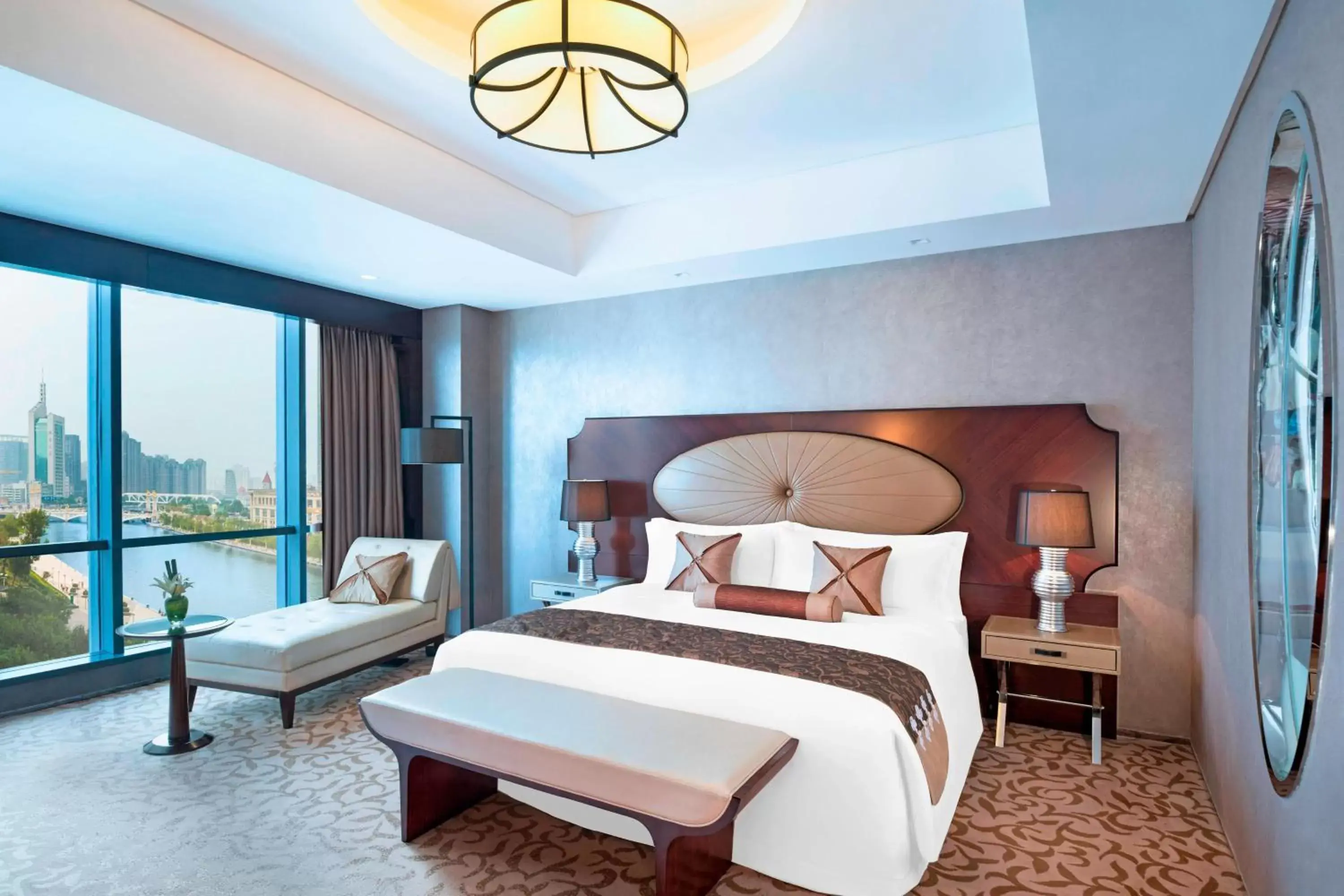 Photo of the whole room, Bed in The St. Regis Tianjin