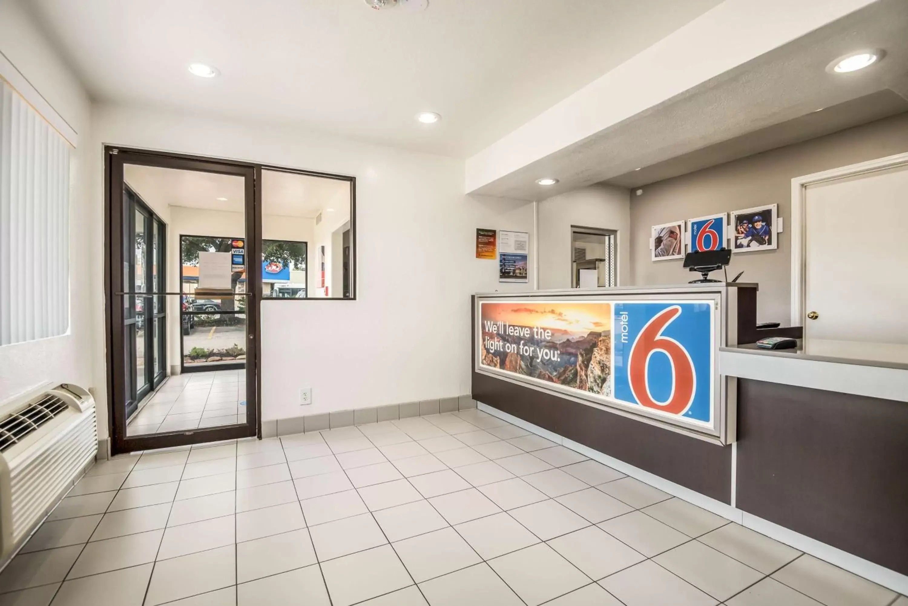 Lobby or reception in Motel 6-College Station, TX - Bryan Lobby or reception in Motel 6-College Station, TX - Bryan