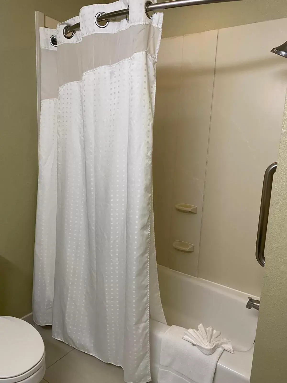 Shower, Bathroom in Hotel Marguerite Anaheim - Garden Grove, Trademark Collection