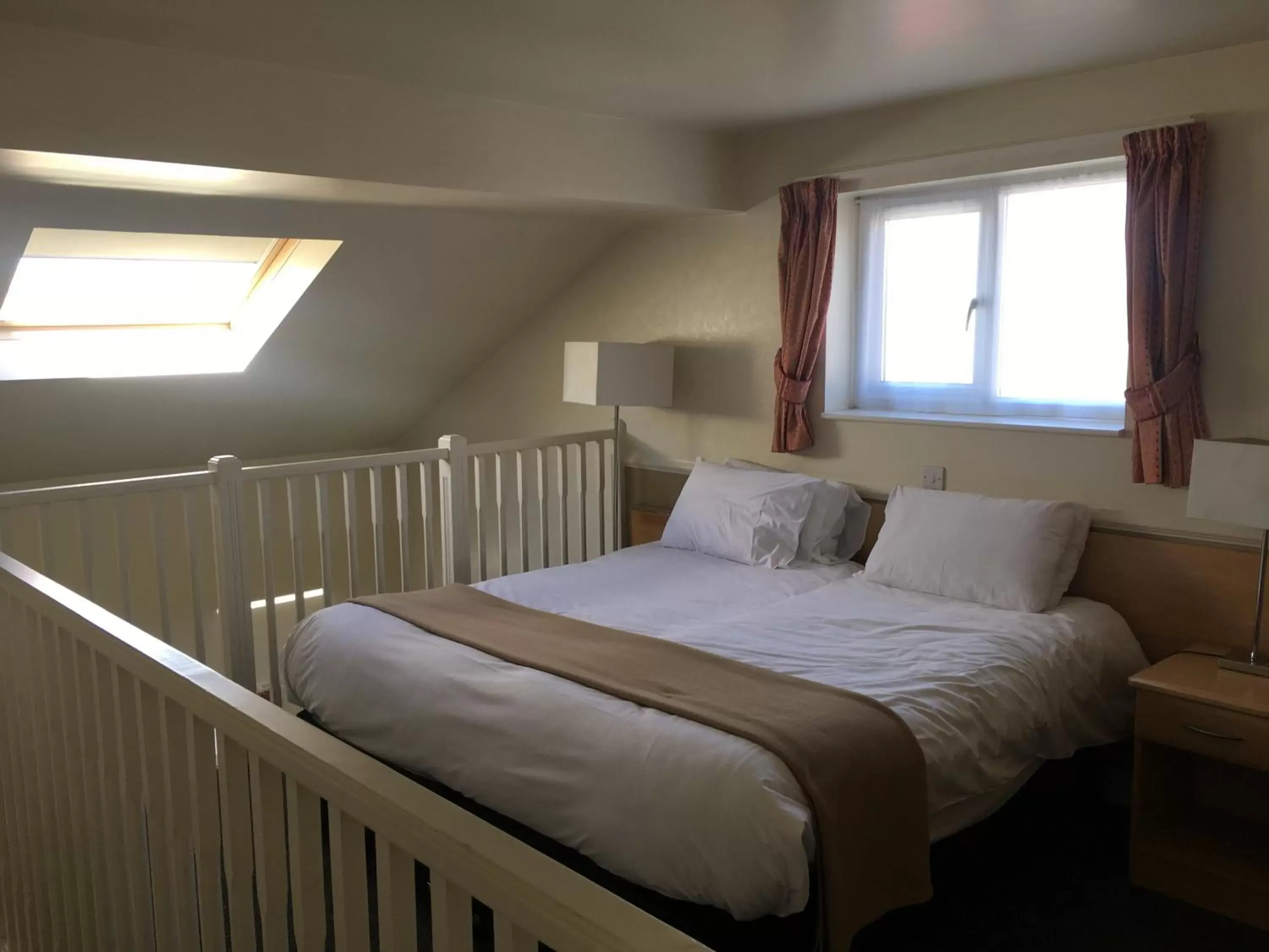 Bed in Moreton Park Hotel