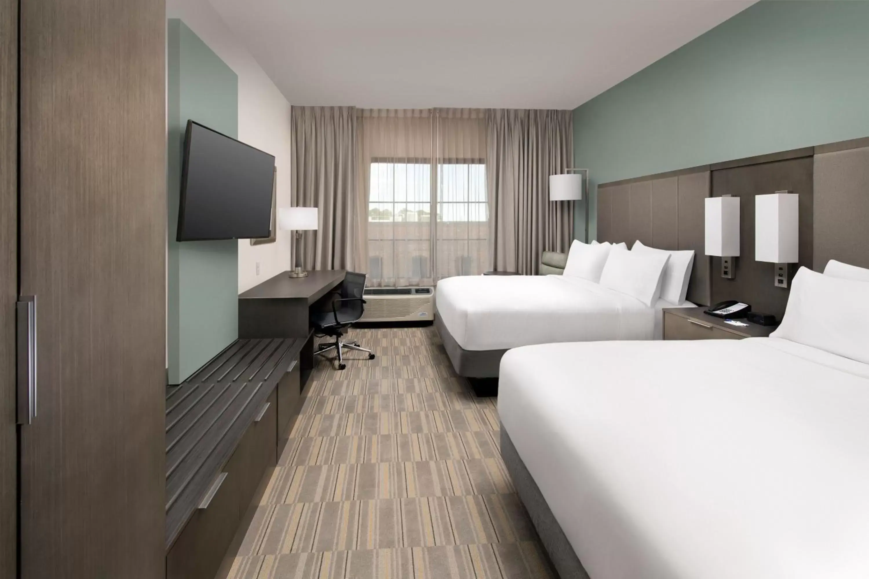 Photo of the whole room in Holiday Inn Express Knoxville-Strawberry Plains, an IHG Hotel
