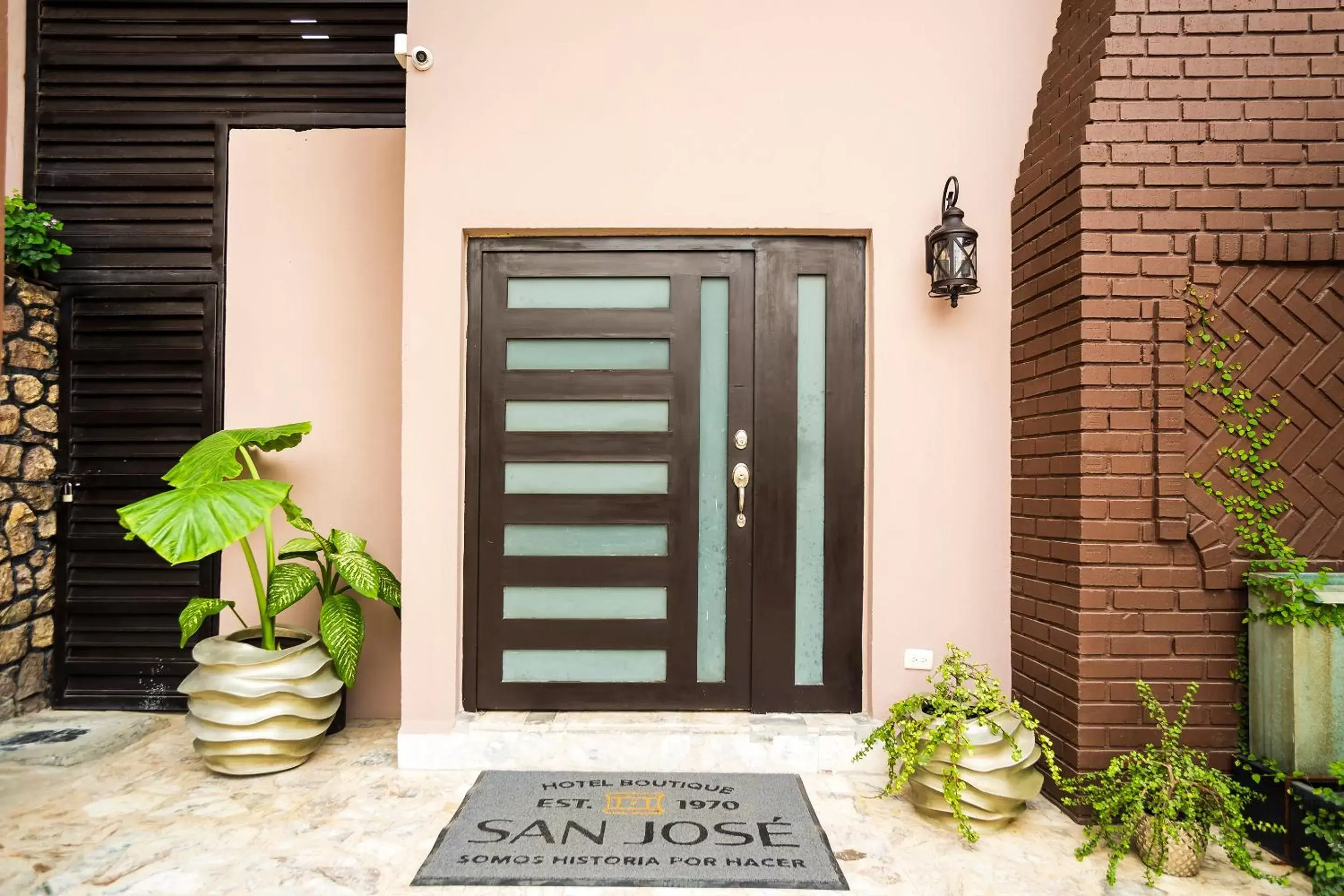 Facade/entrance in San José Suites Boutique