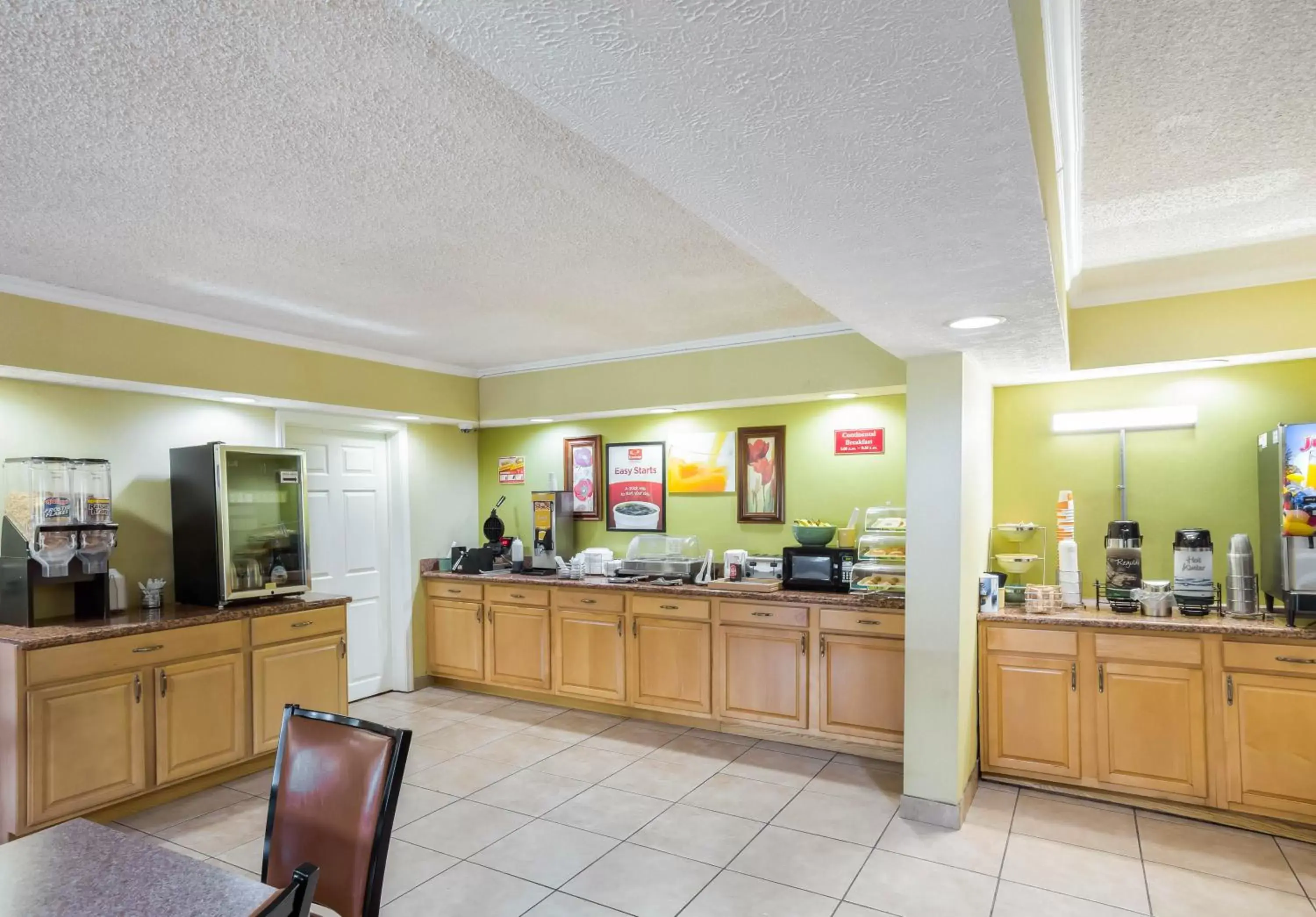 Food and drinks, Restaurant/Places to Eat in Econo Lodge Huntington - Barboursville University Area