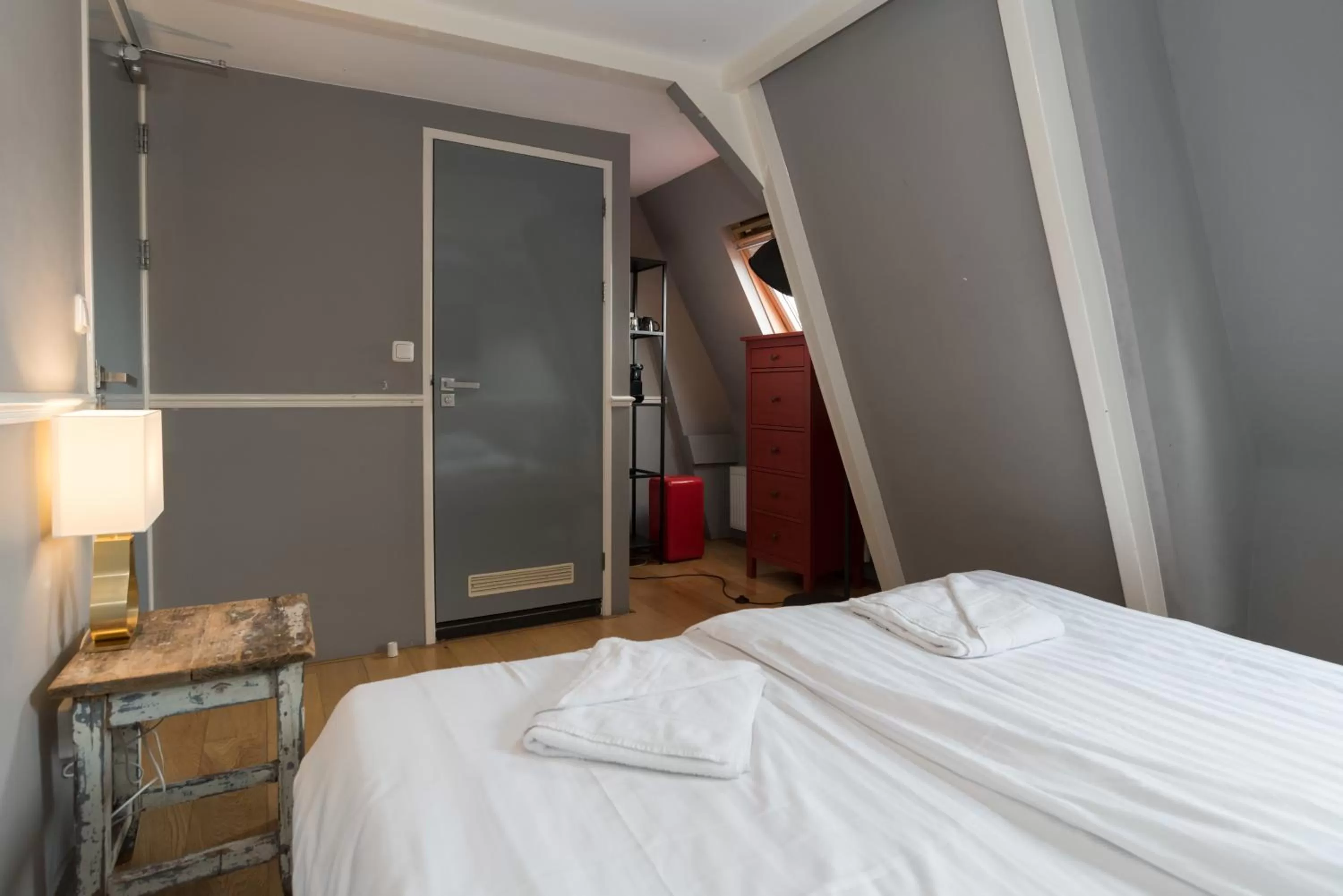 Bed in Westerpark Suites