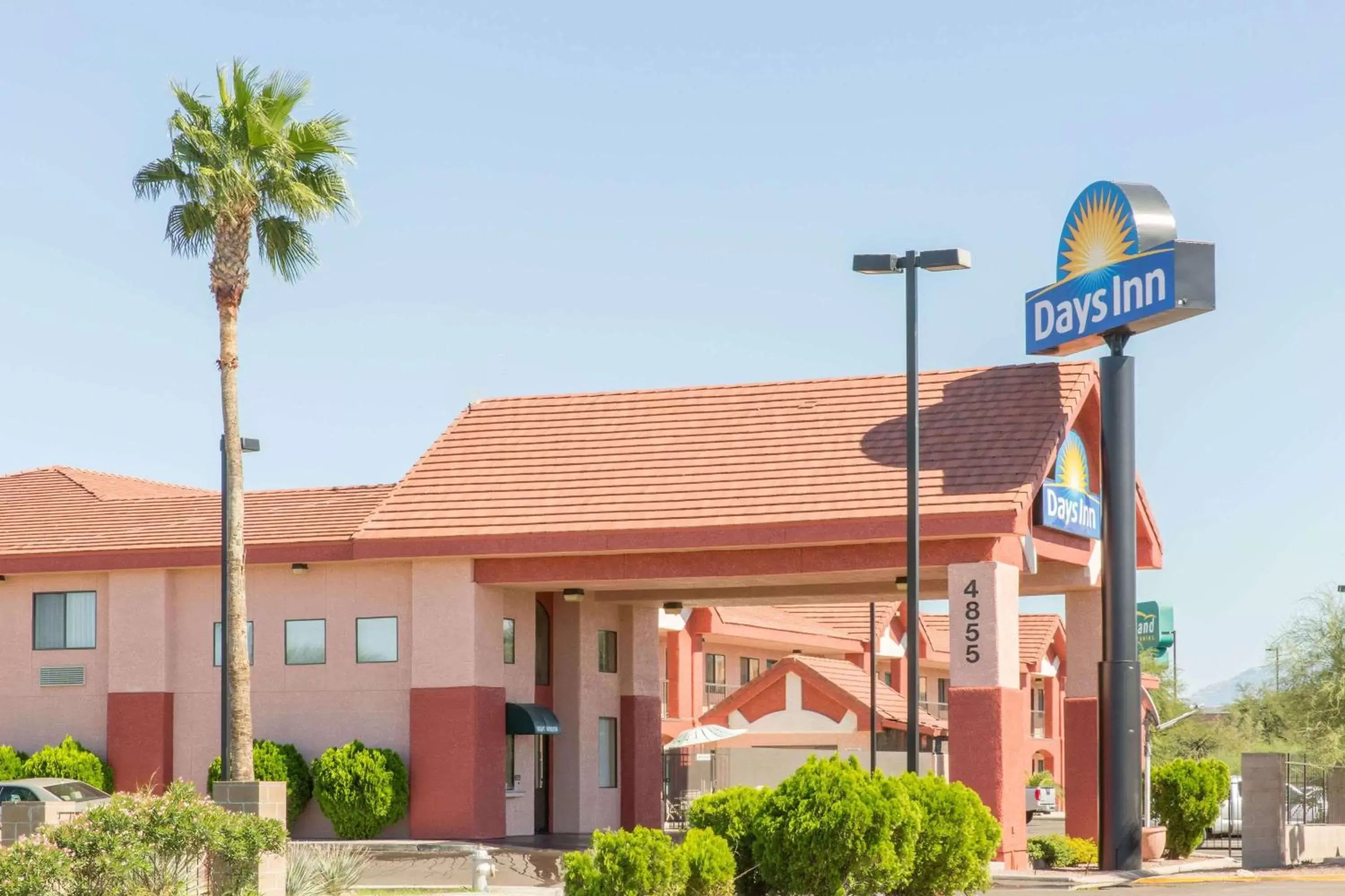 Property Building in Days Inn by Wyndham Tucson Airport