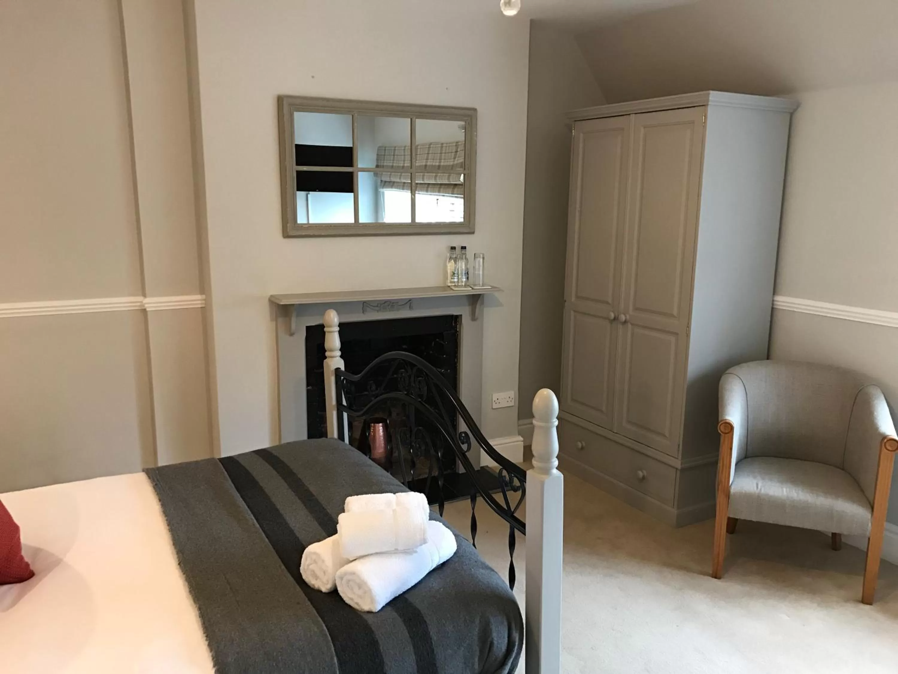 Bed in The Tollgate Inn