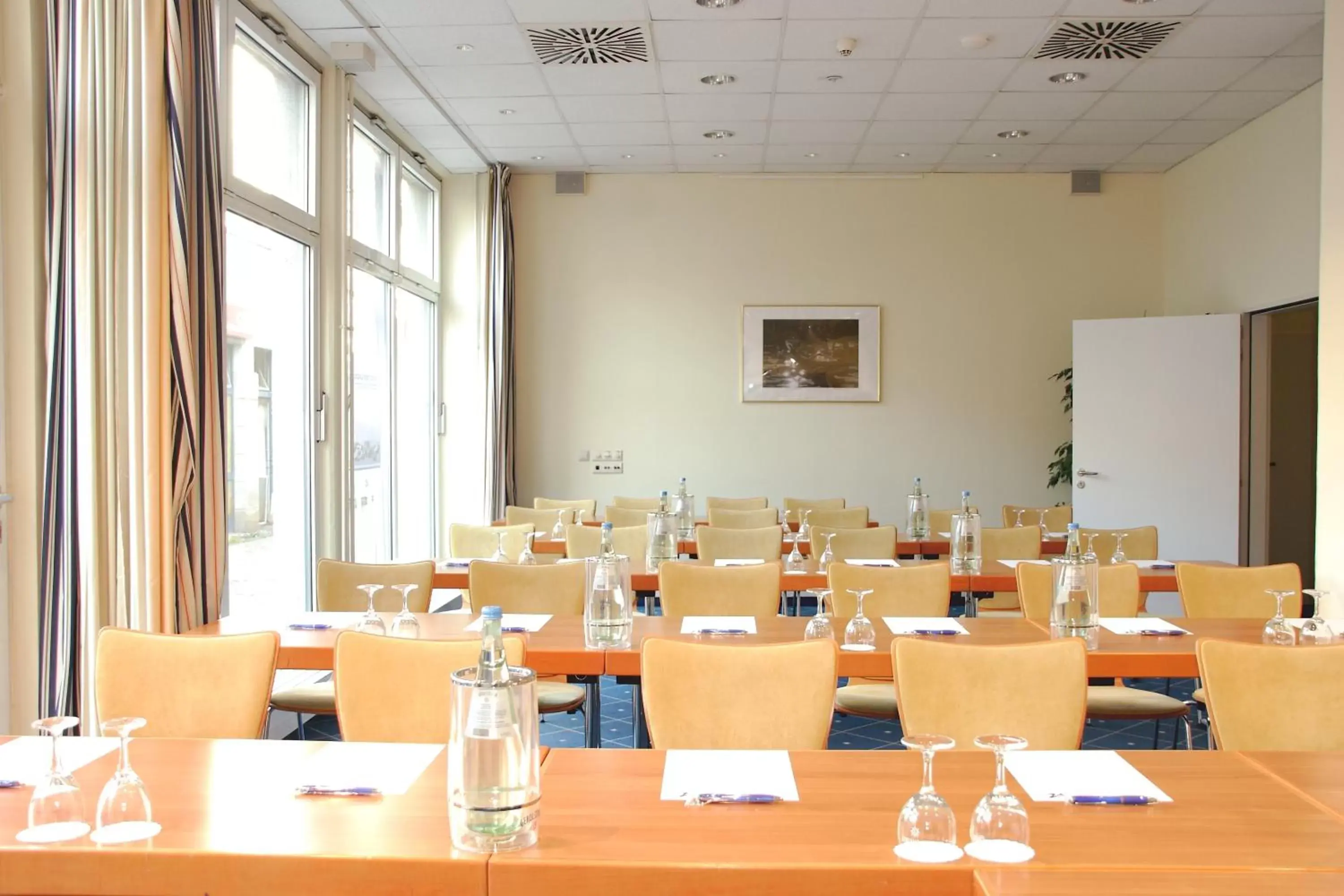 Business facilities, Restaurant/Places to Eat in Hotel Leipzig City Nord by Campanile