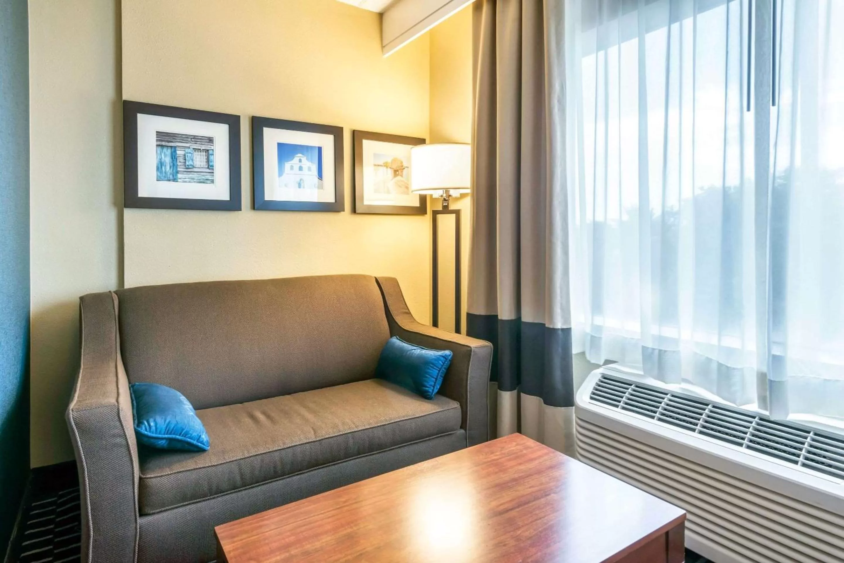 King Suite with Balcony in Villa Victor, Ascend Hotel Collection