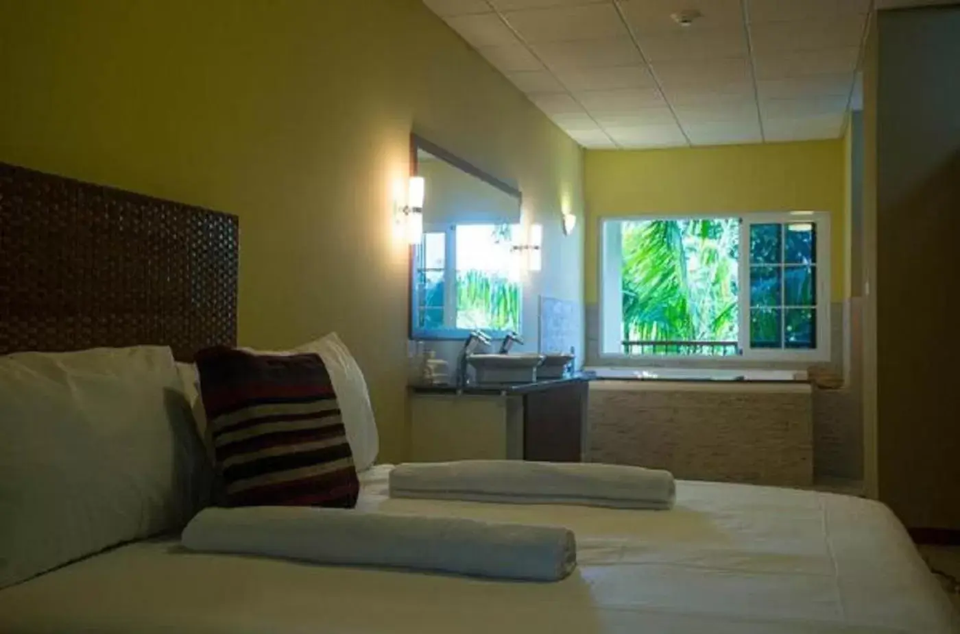Bed in Jacana Amazon Wellness Resort