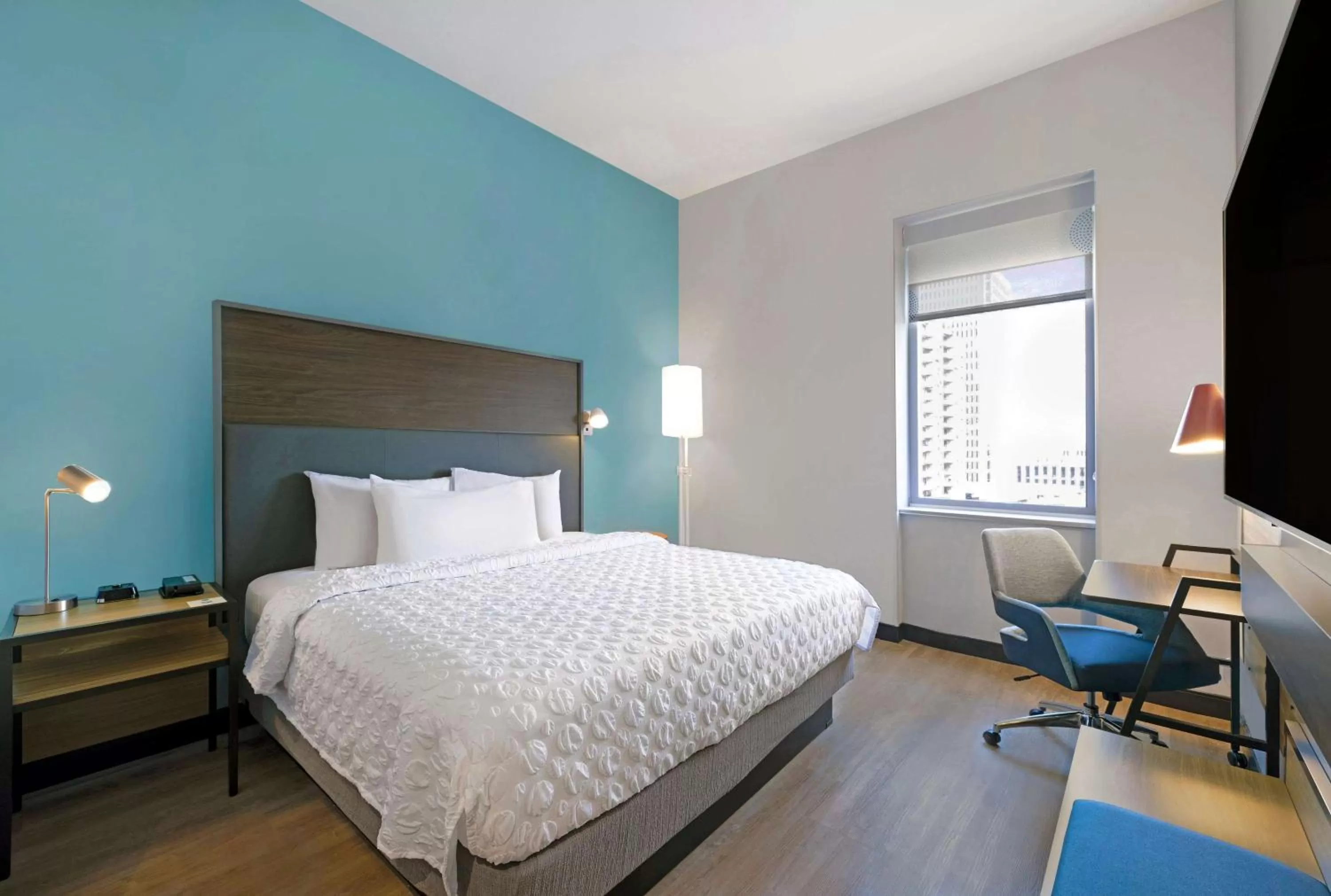 Bedroom, Bed in Tru By Hilton Minneapolis Downtown