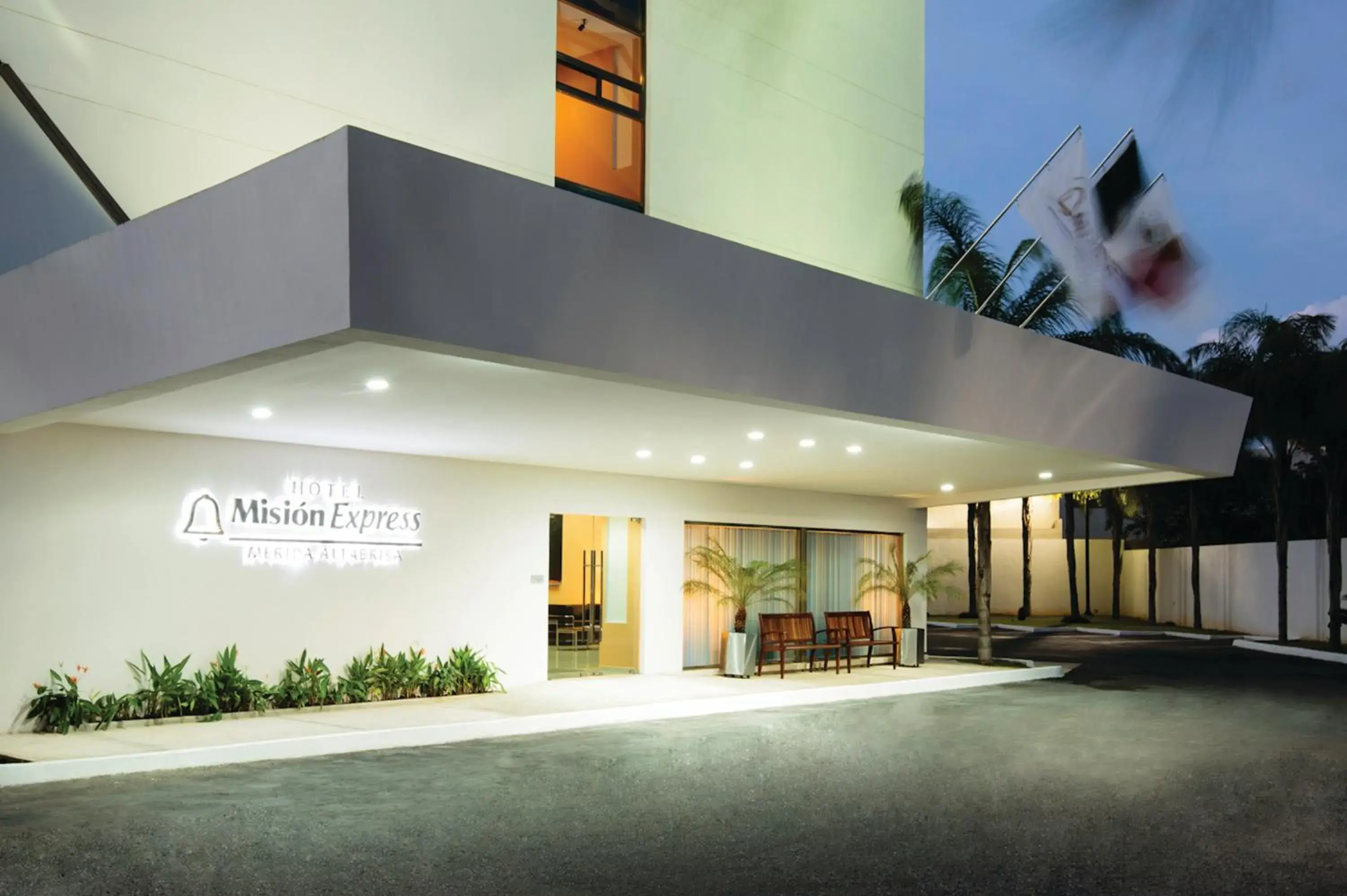 Facade/entrance in Mision Express Merida Altabrisa Facade/entrance in Mision Express Merida Altabrisa