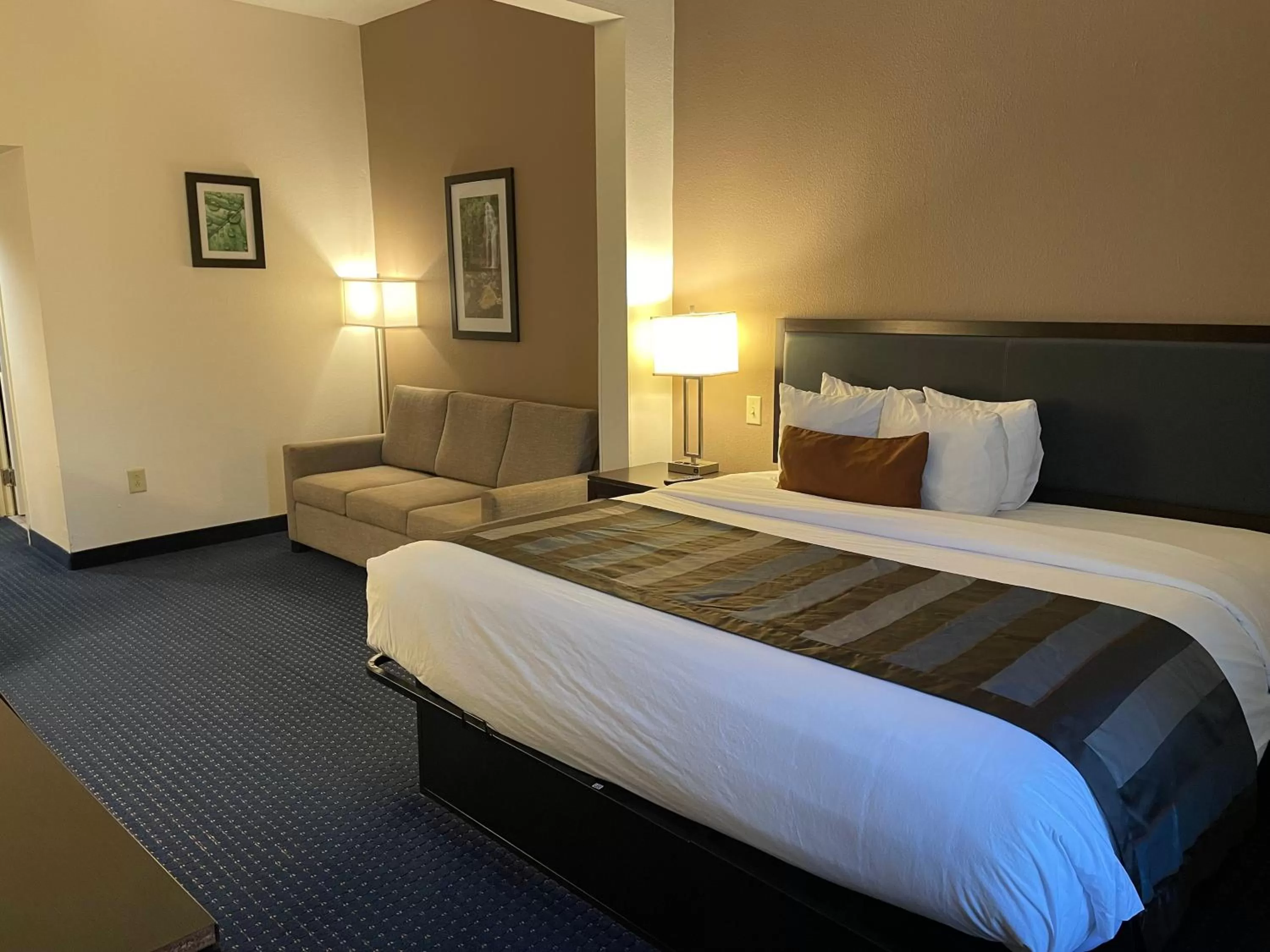 Bed in Wingate by Wyndham Augusta Fort Eisenhower