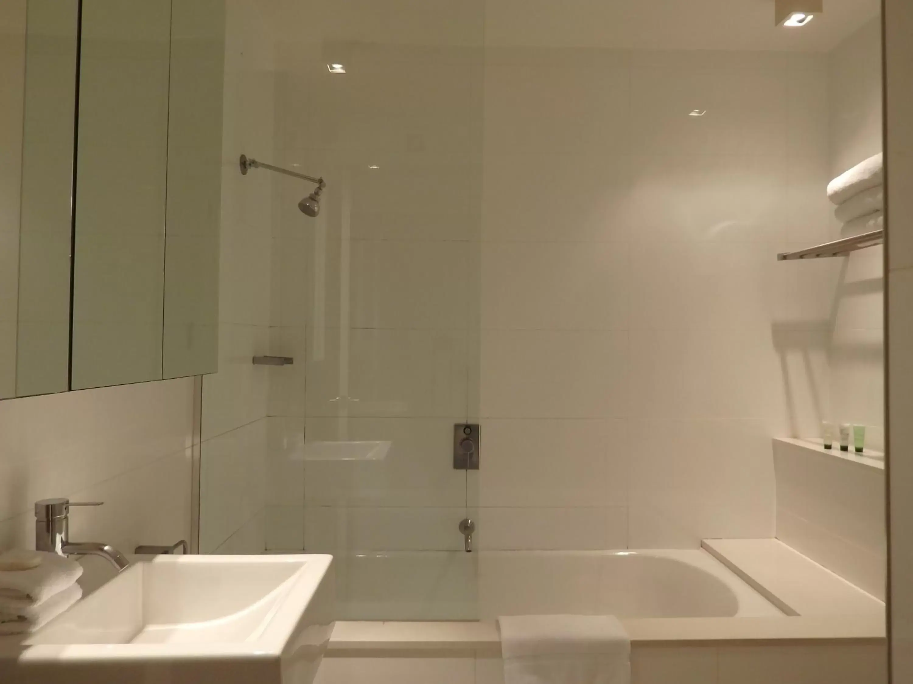 Shower, Bathroom in Cosmopolitan Hotel Melbourne