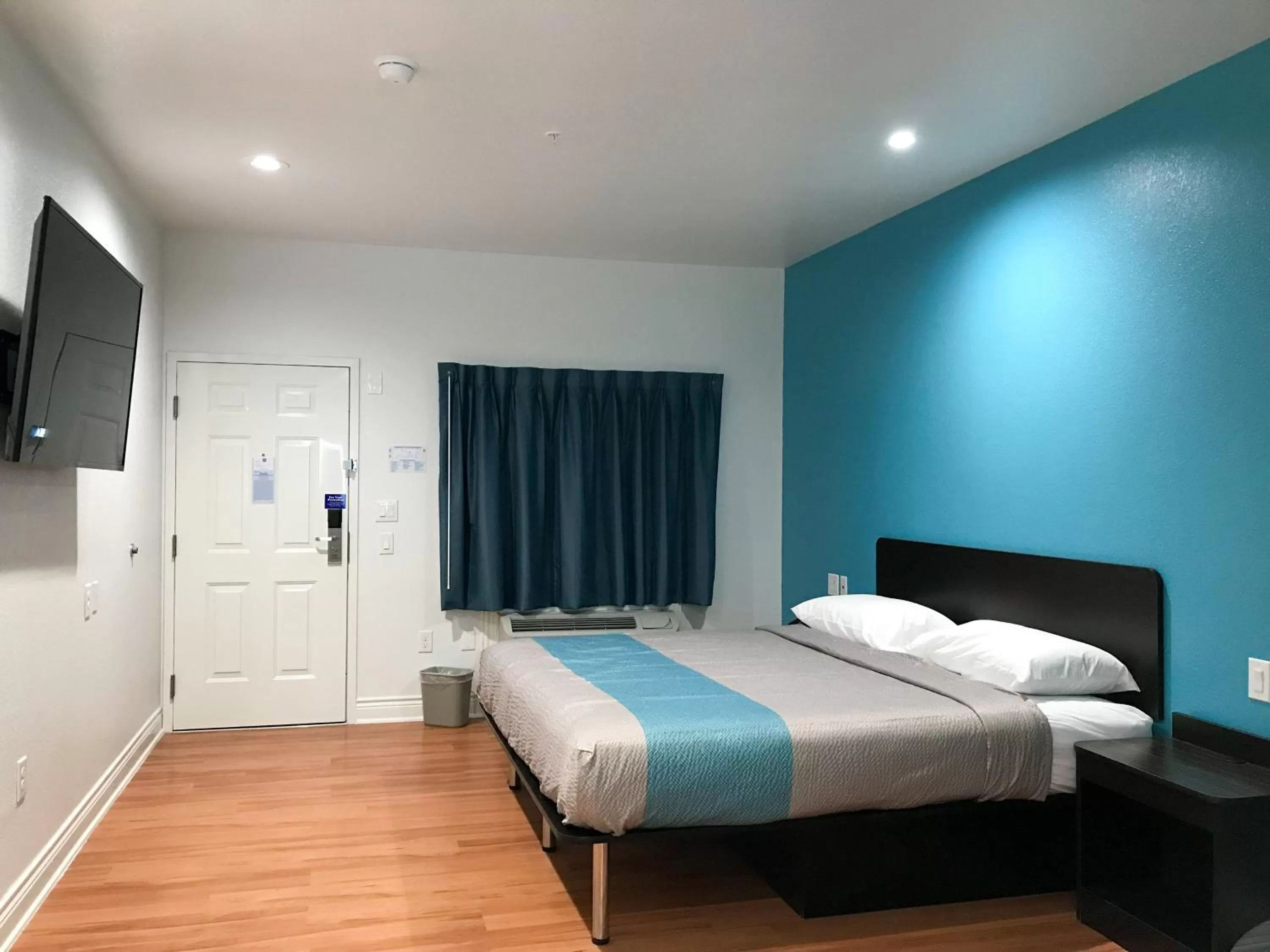 Bedroom, Bed in Motel 6-Houston, TX - North