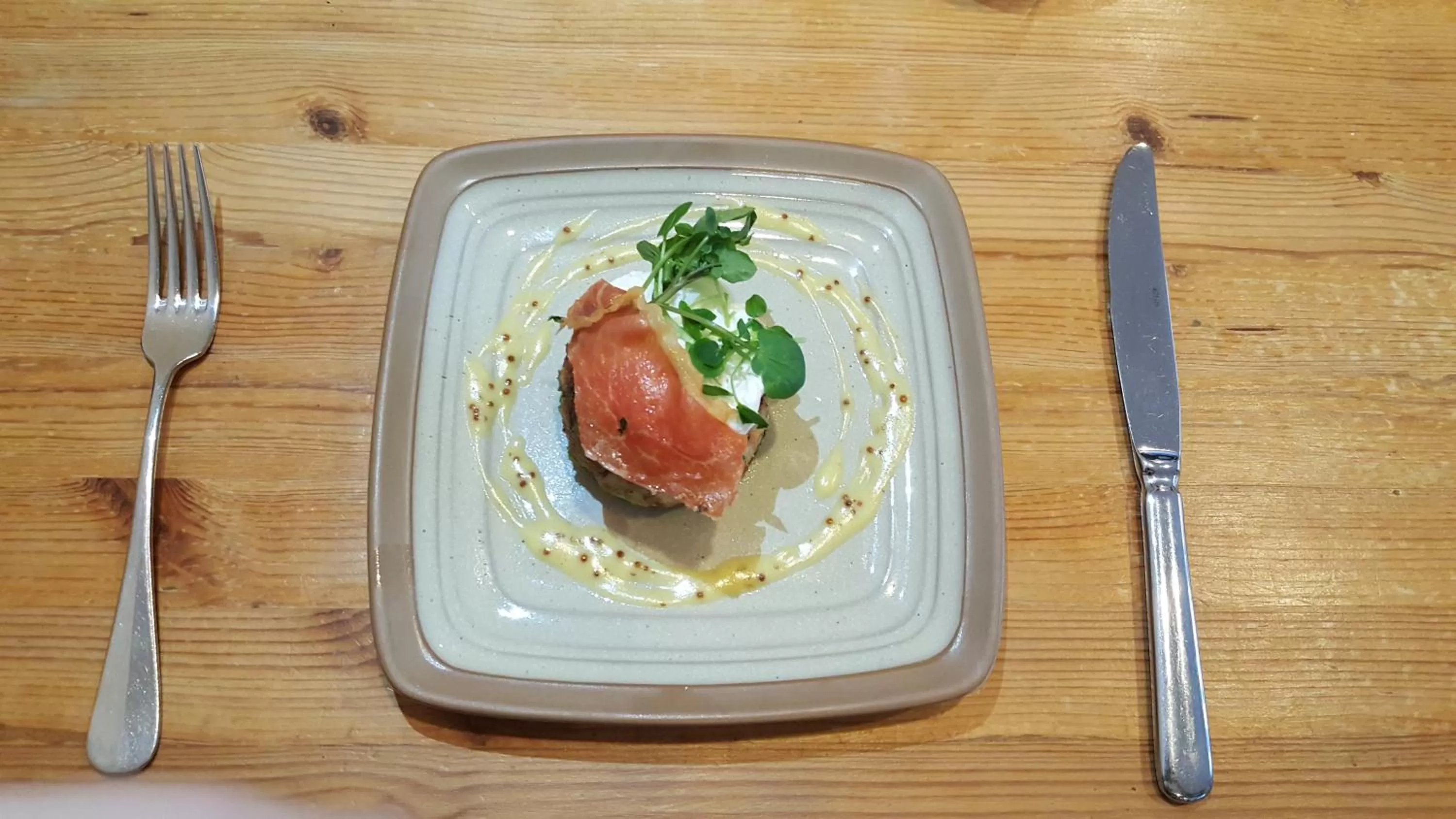 Breakfast in The Priest House On The River