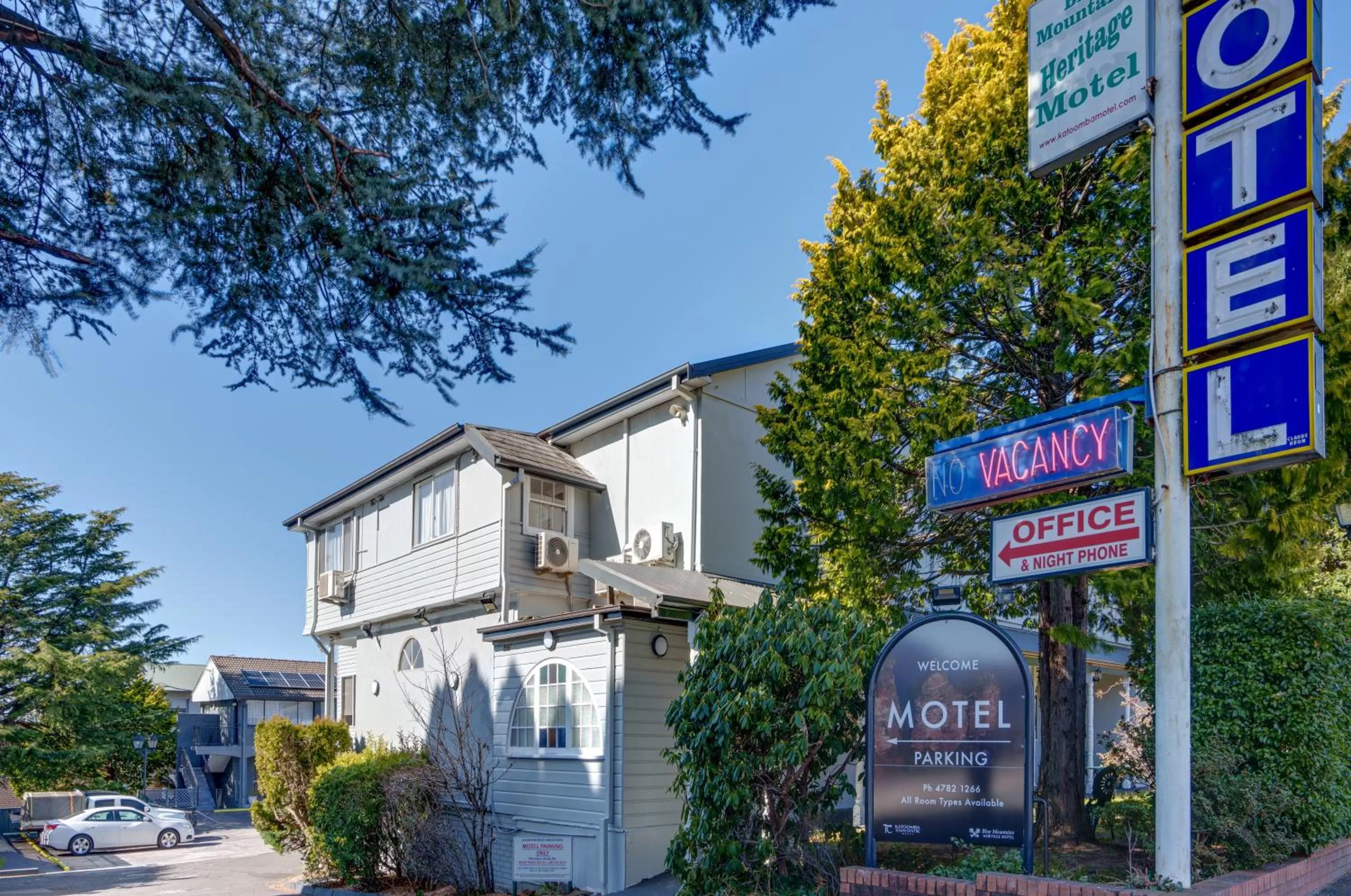 Property building in Katoomba Town Centre Motel